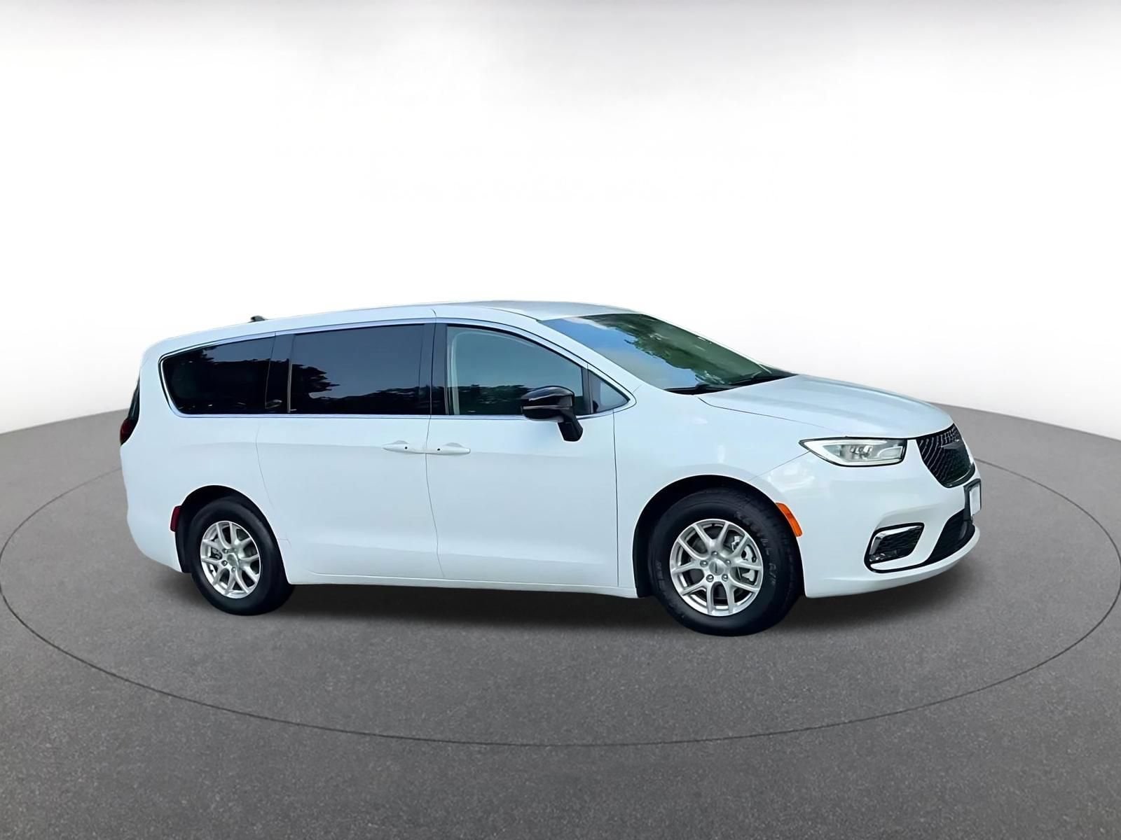 Thumbnail: 2024 Chrysler Pacifica - 2