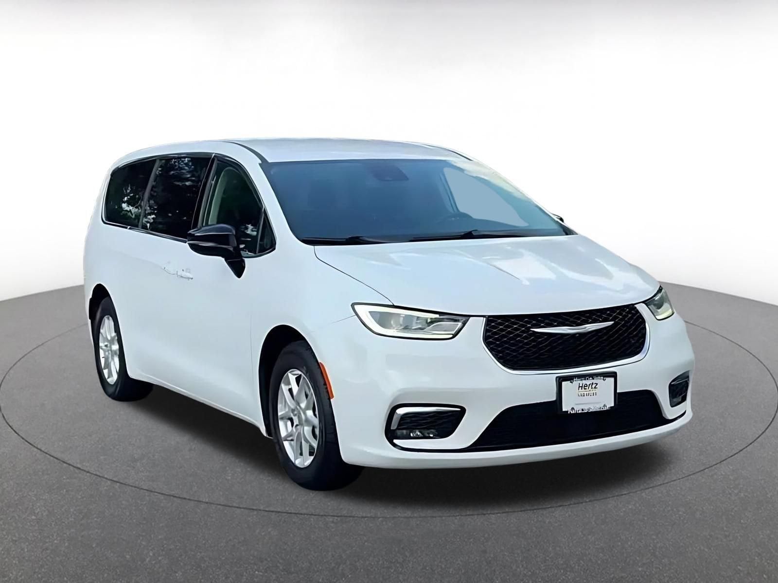 Thumbnail: 2024 Chrysler Pacifica - 3