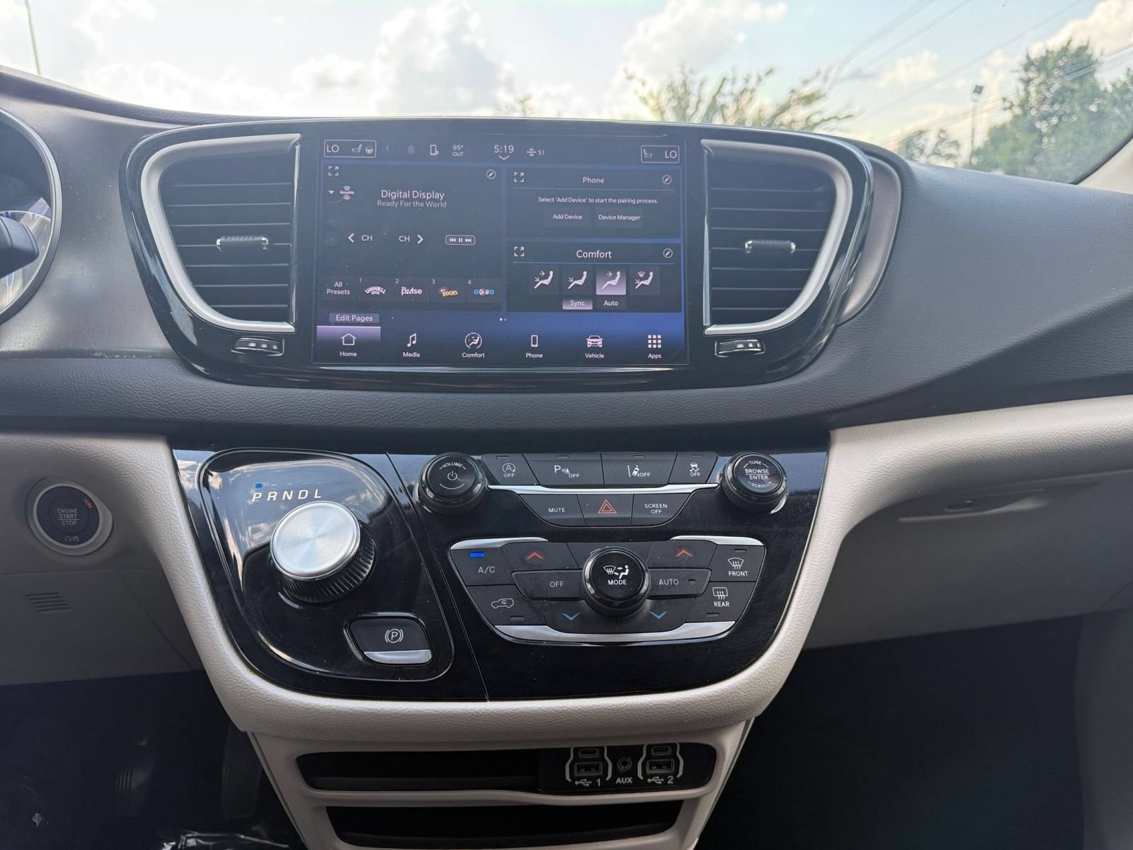 Thumbnail: 2024 Chrysler Pacifica - 16