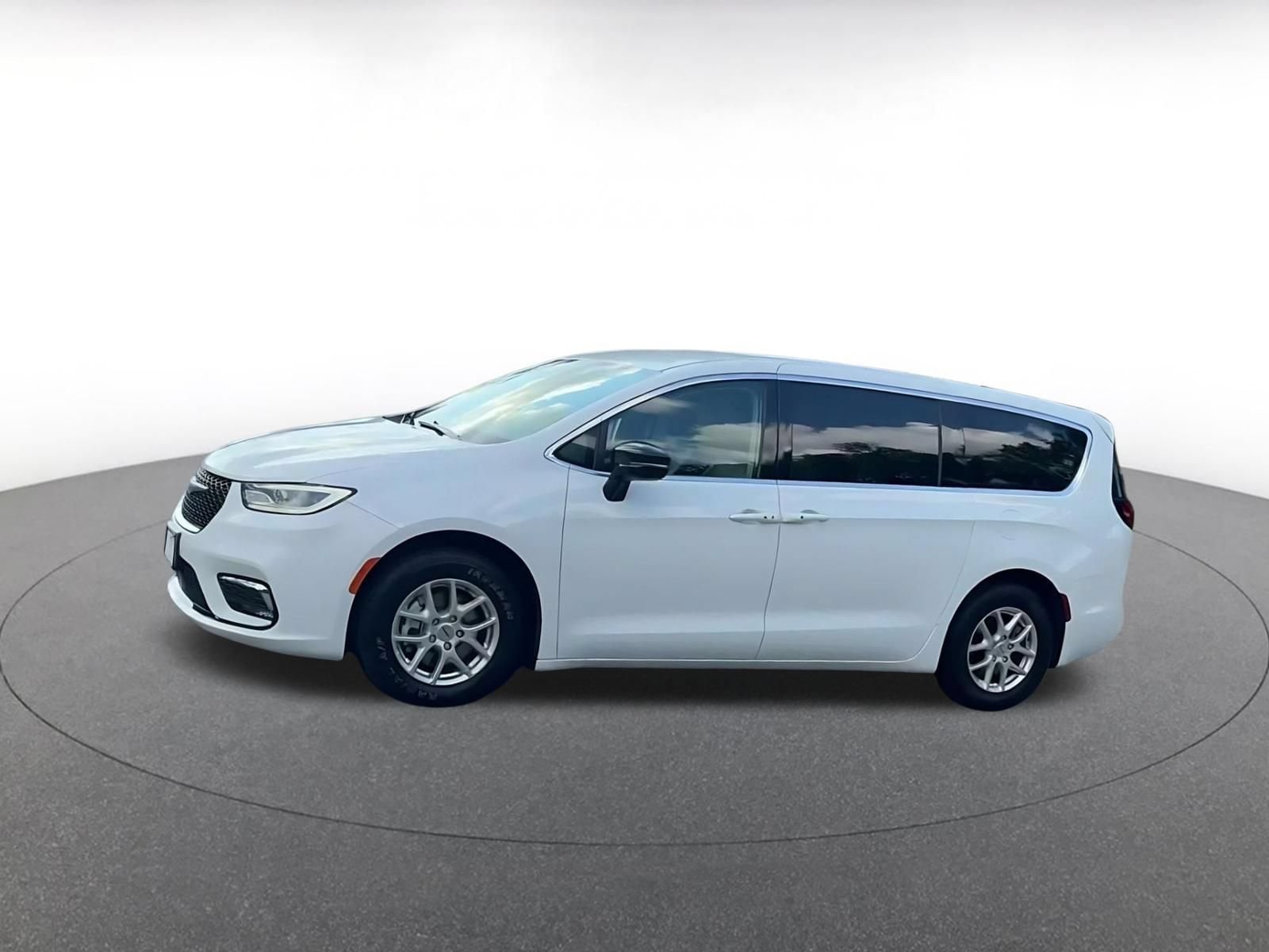 Thumbnail: 2024 Chrysler Pacifica - 7