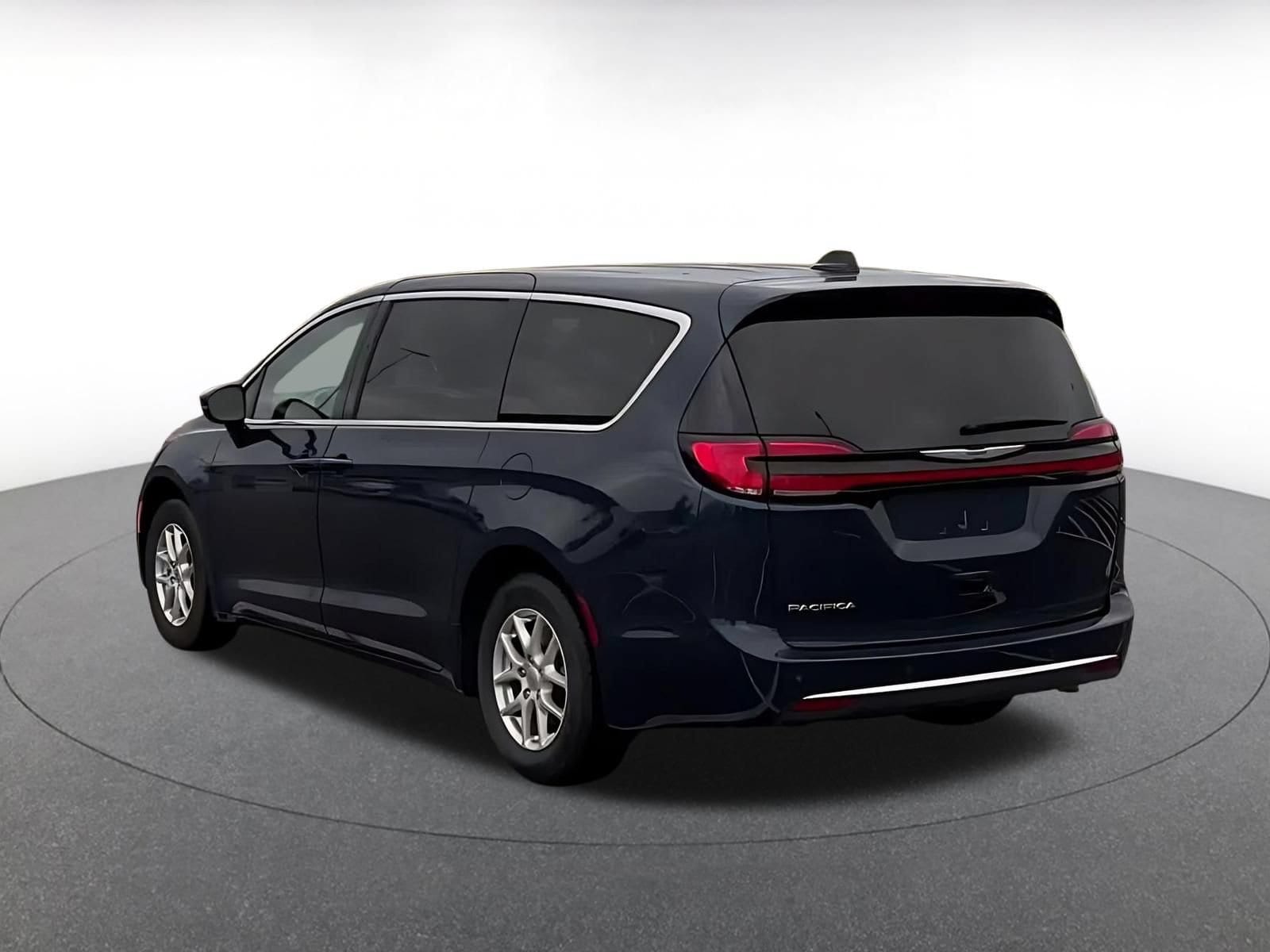 Thumbnail: 2025 Chrysler Pacifica - 10