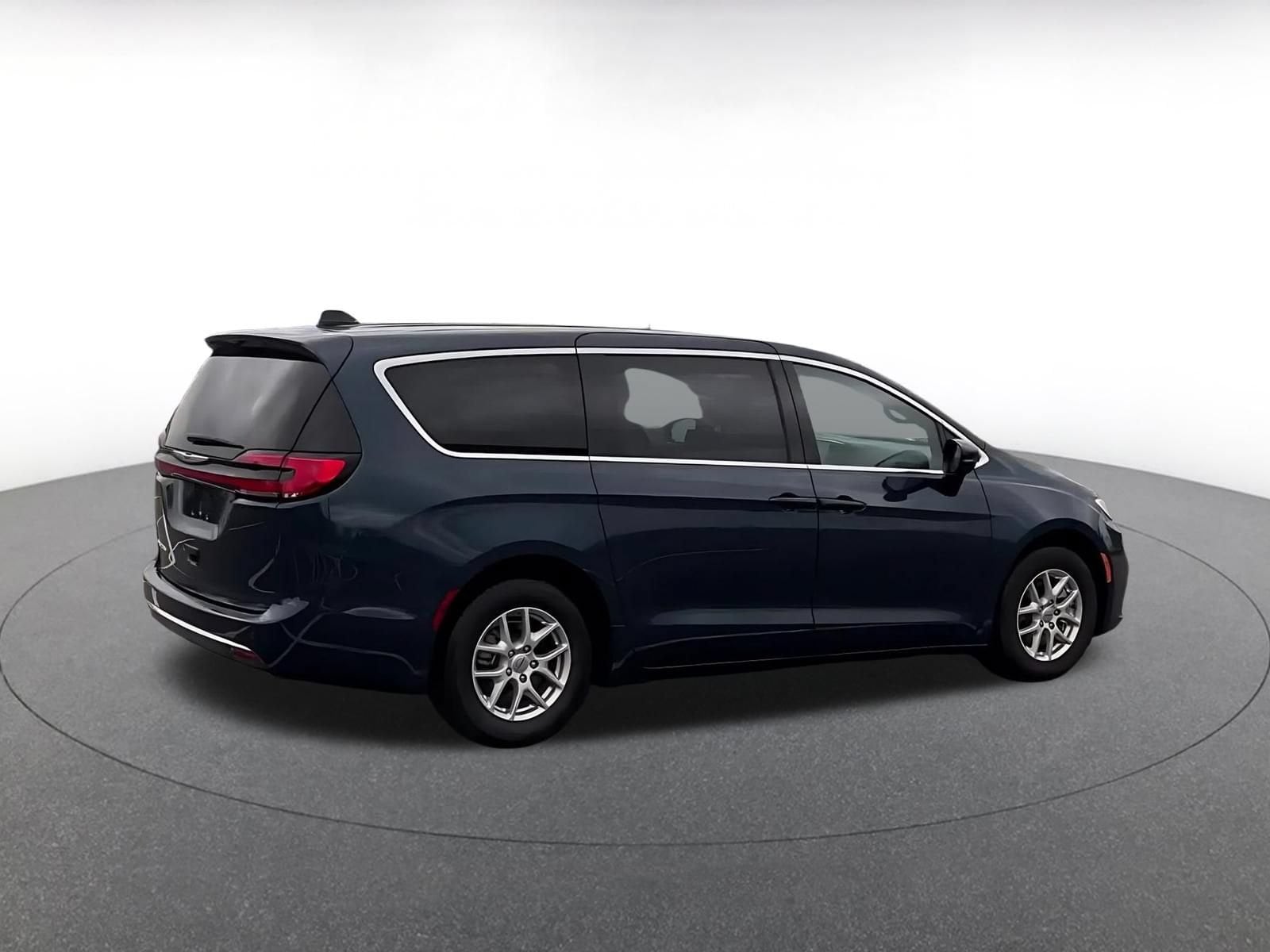 Thumbnail: 2025 Chrysler Pacifica - 14