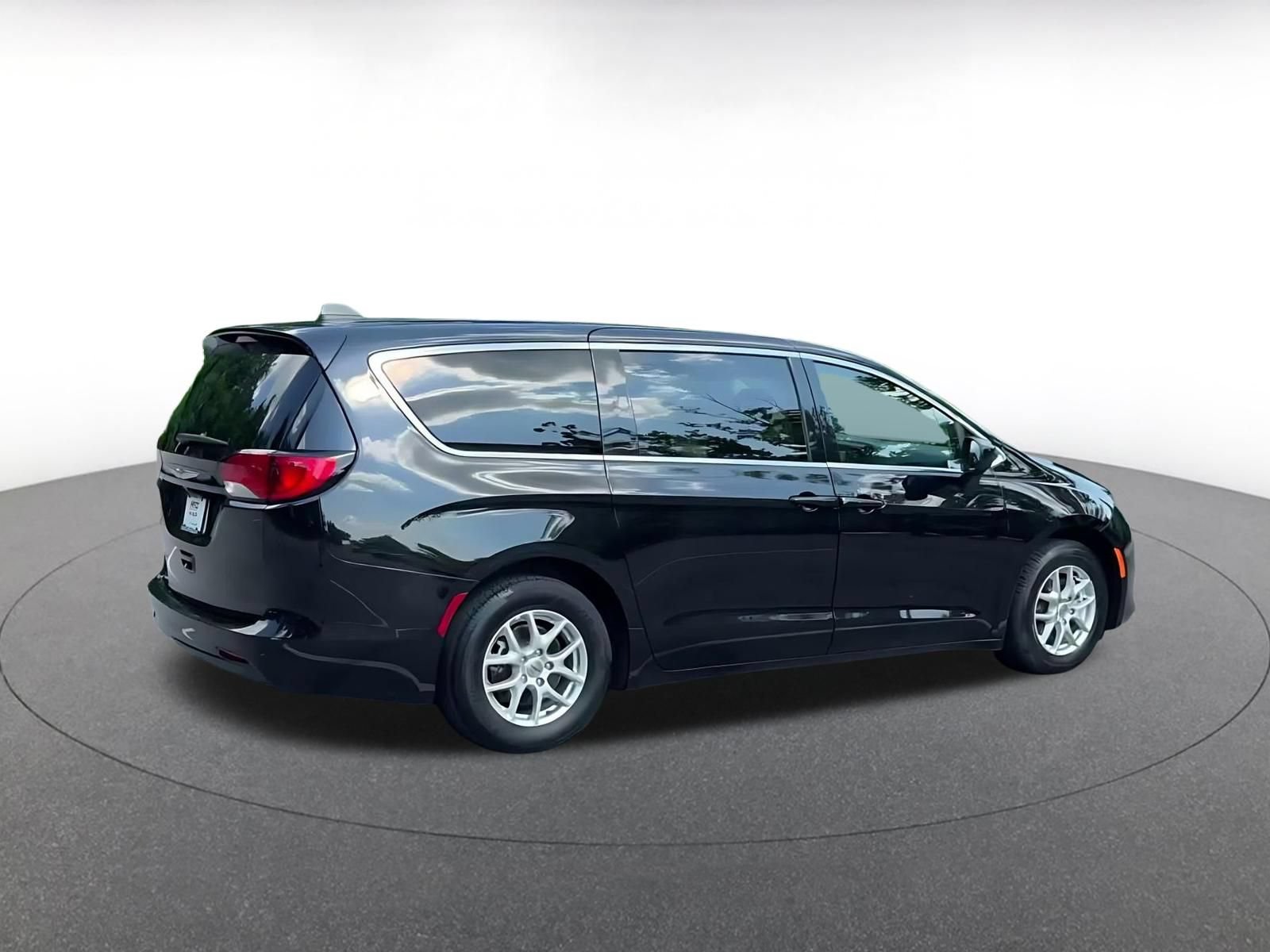 Thumbnail: 2024 Chrysler Voyager - 13