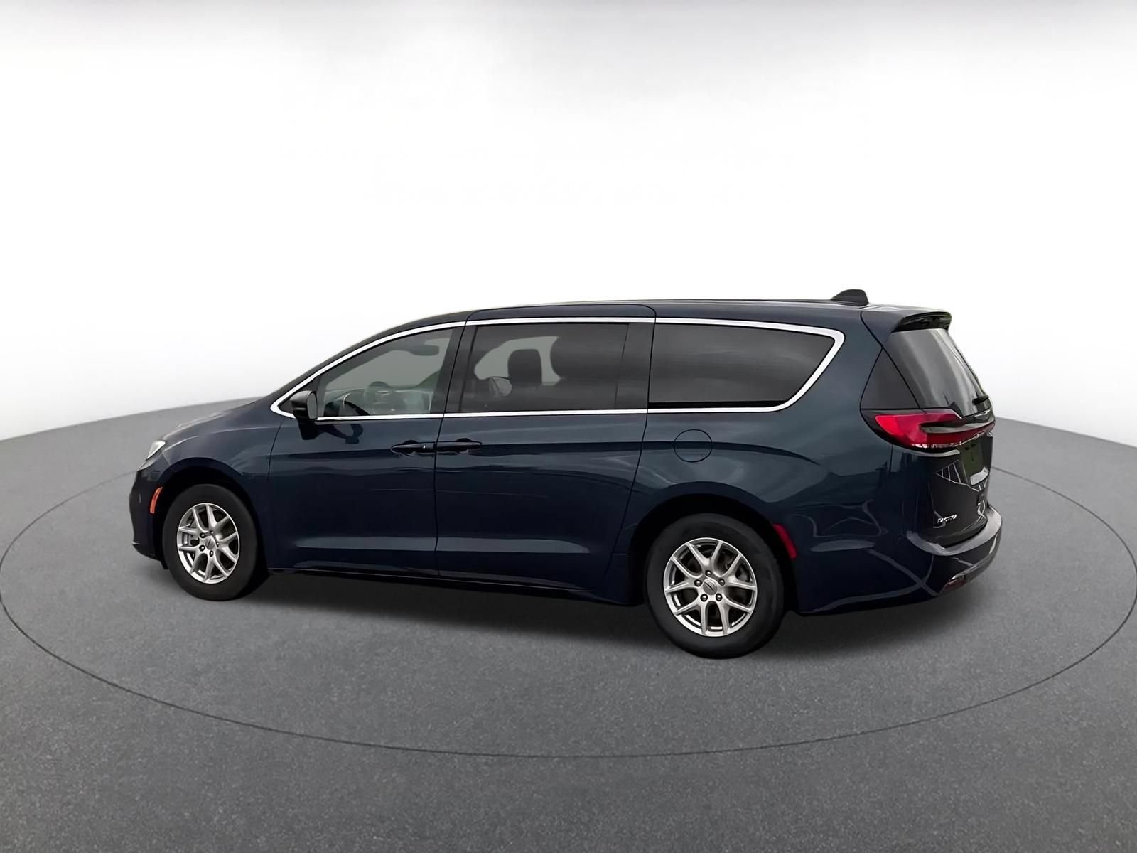 Thumbnail: 2025 Chrysler Pacifica - 9