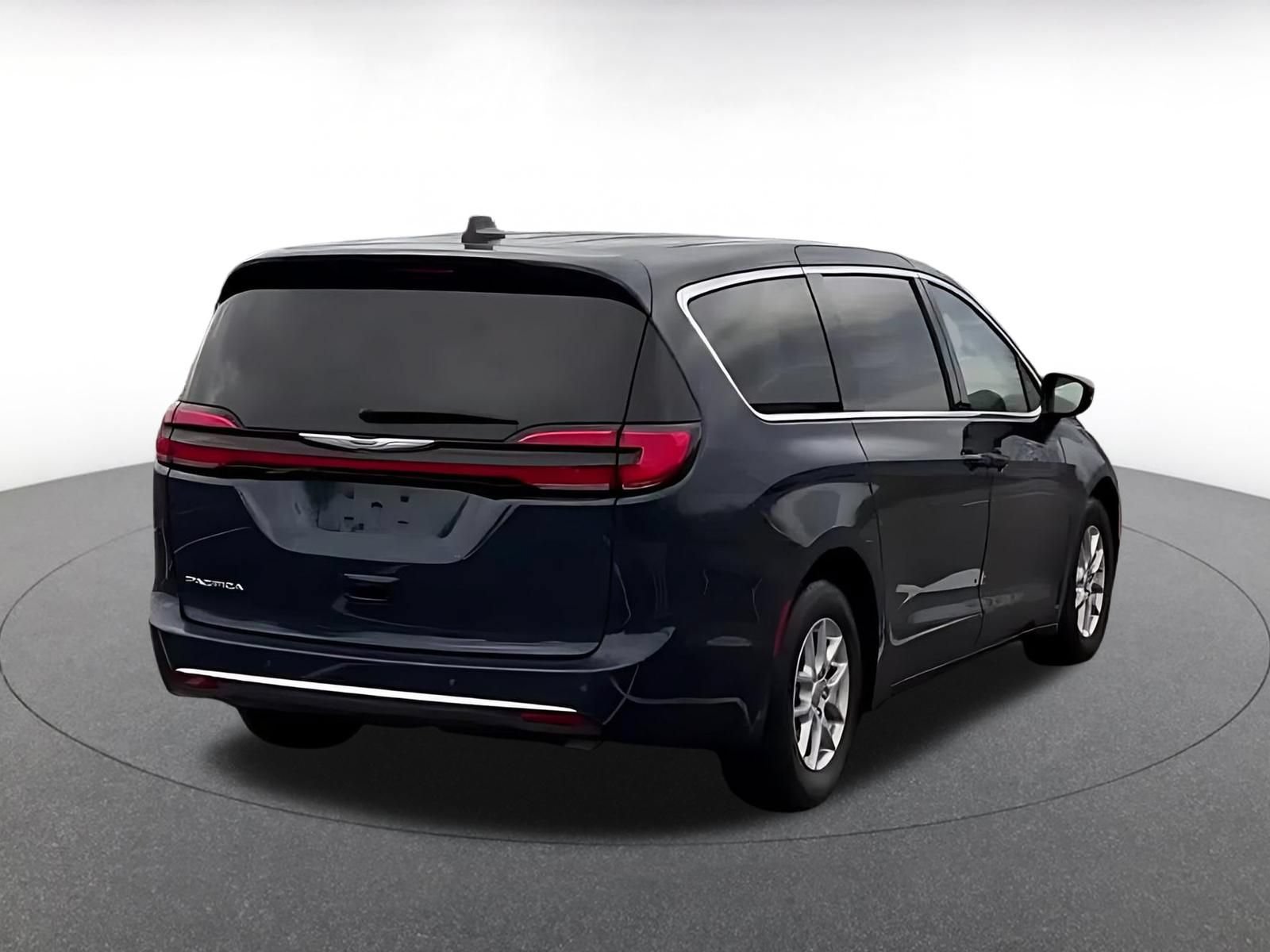 Thumbnail: 2025 Chrysler Pacifica - 13