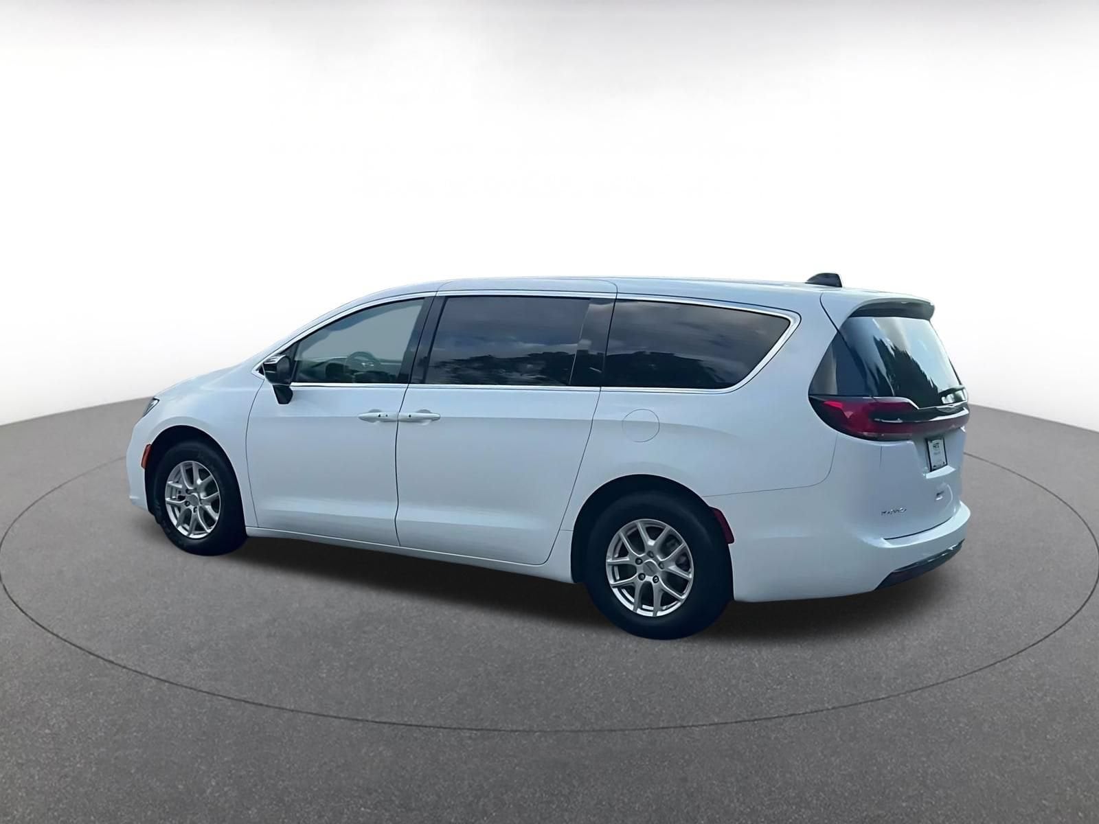Thumbnail: 2024 Chrysler Pacifica - 9