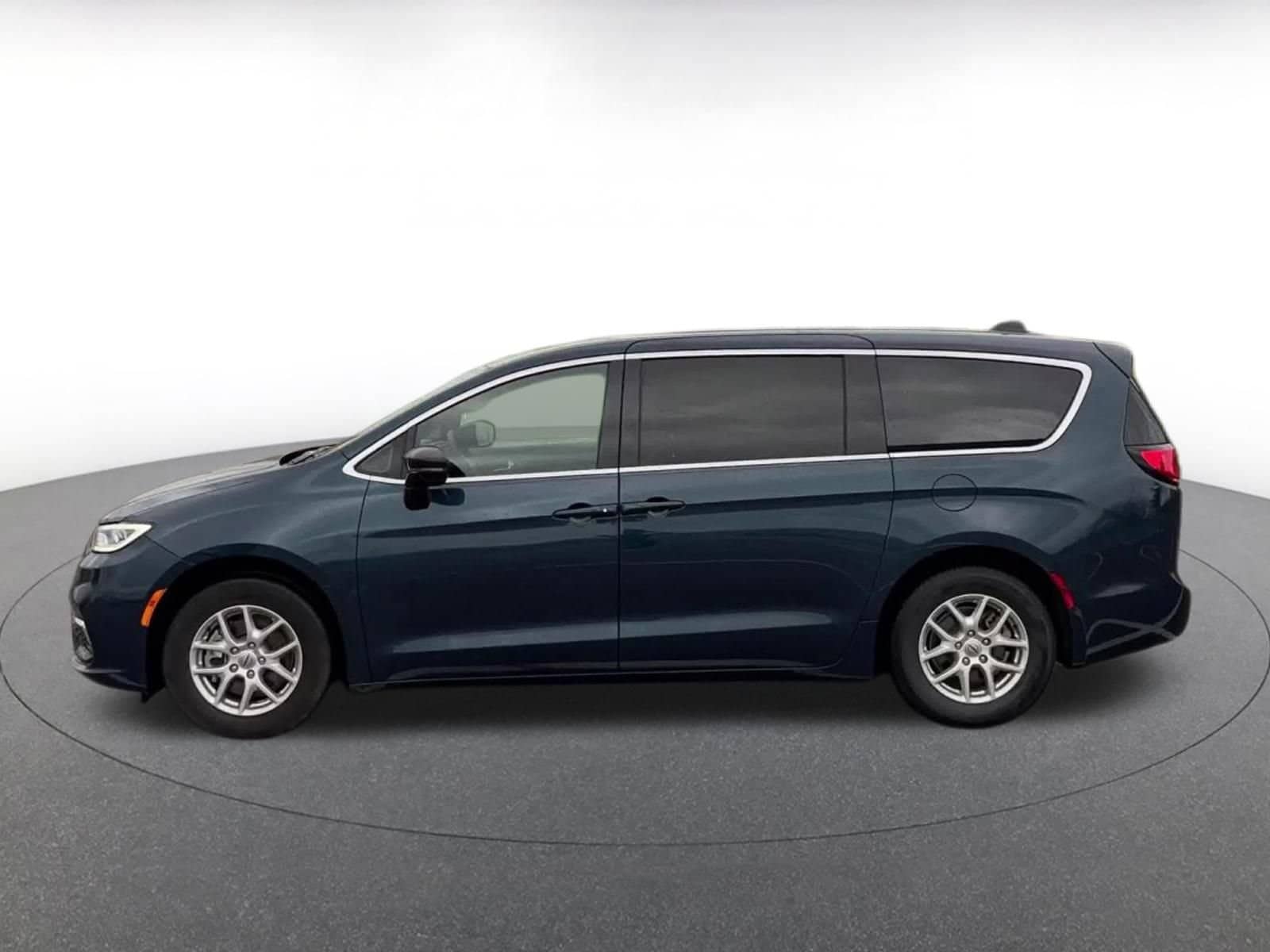 Thumbnail: 2025 Chrysler Pacifica - 8