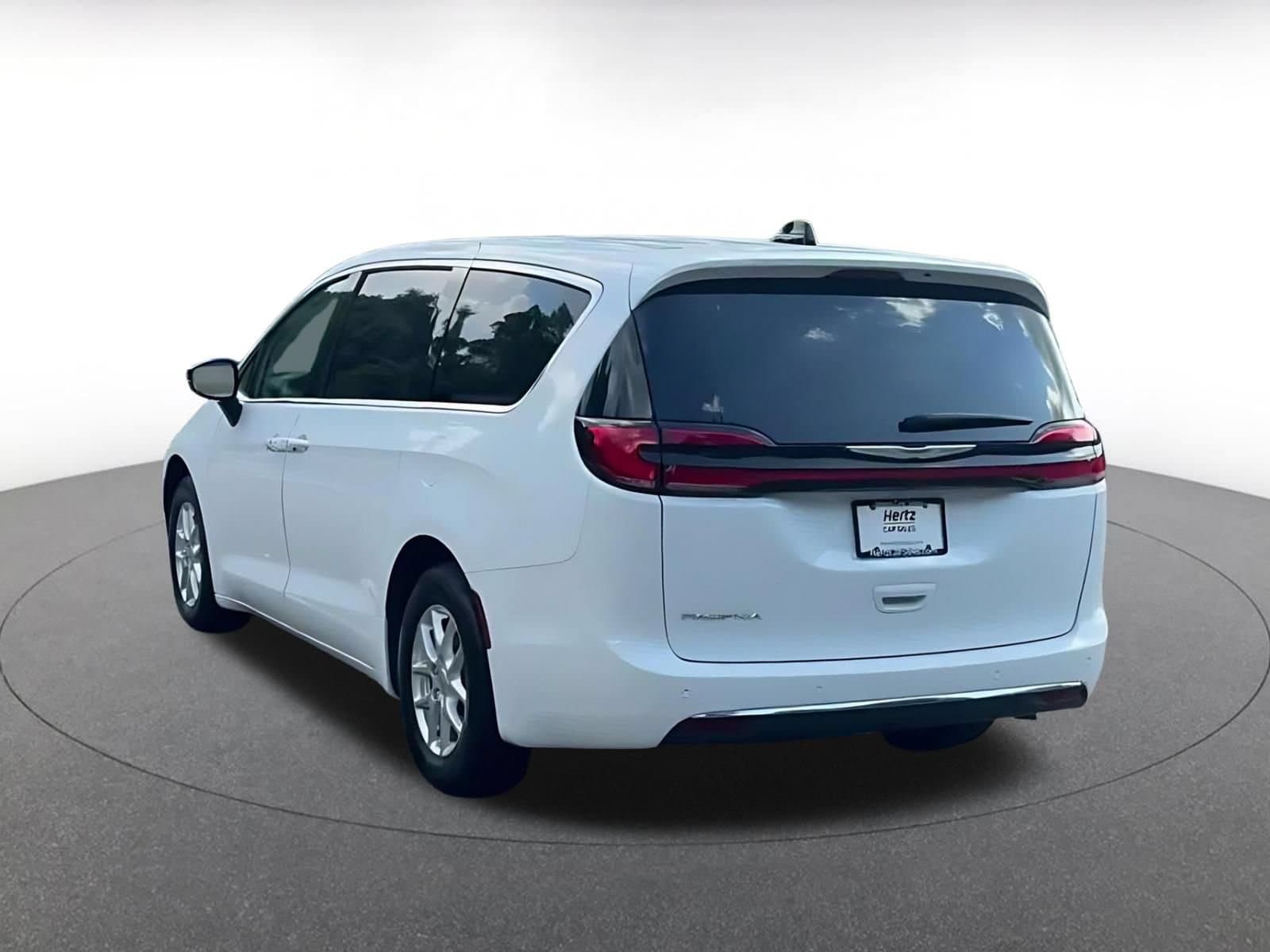 Thumbnail: 2024 Chrysler Pacifica - 10