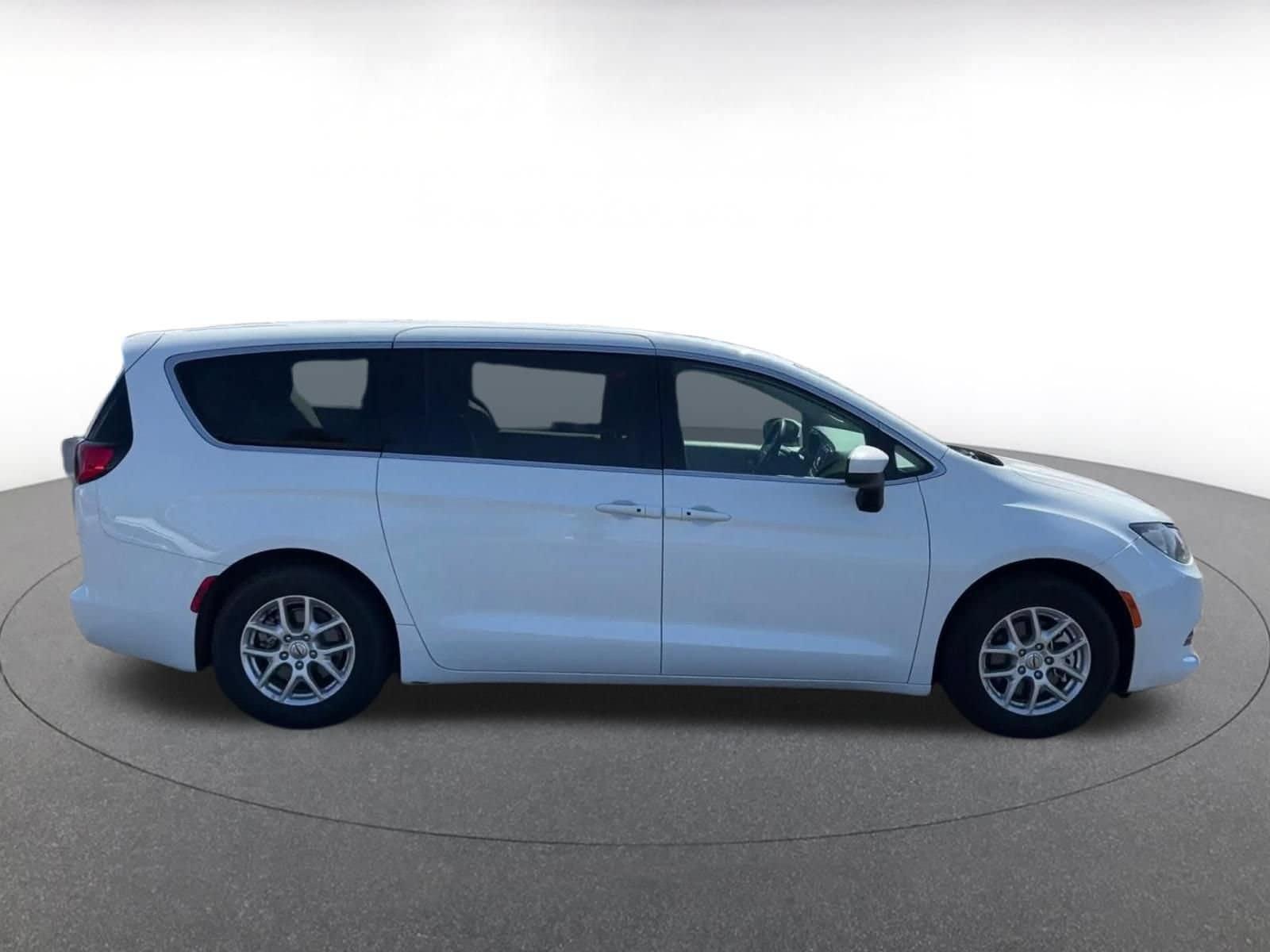 Thumbnail: 2023 Chrysler Voyager - 15