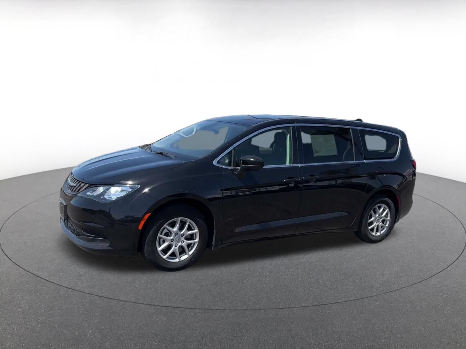 Thumbnail: 2024 Chrysler Voyager - 7