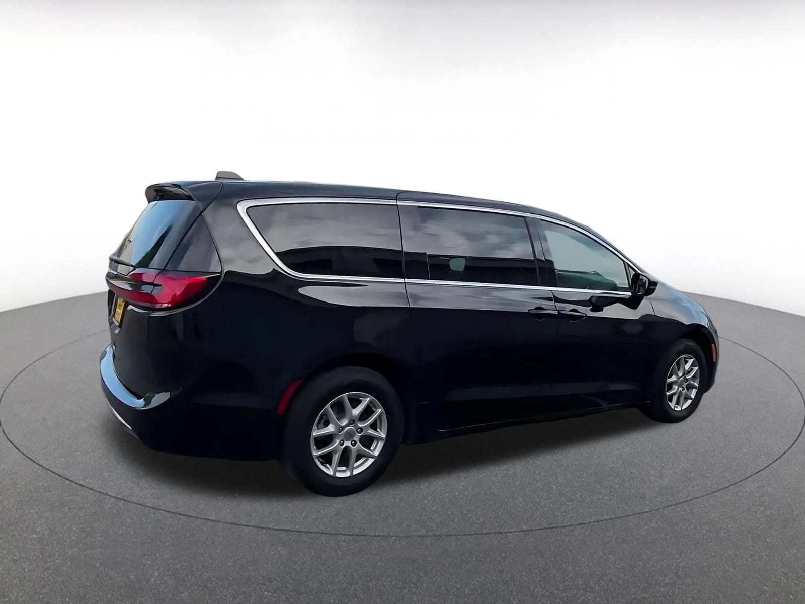 Thumbnail: 2025 Chrysler Pacifica - 14