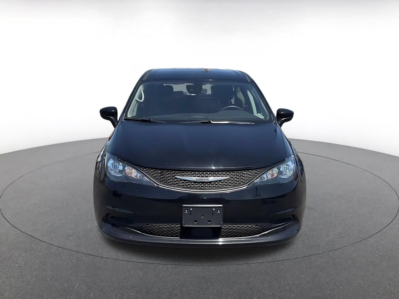 Thumbnail: 2024 Chrysler Voyager - 4