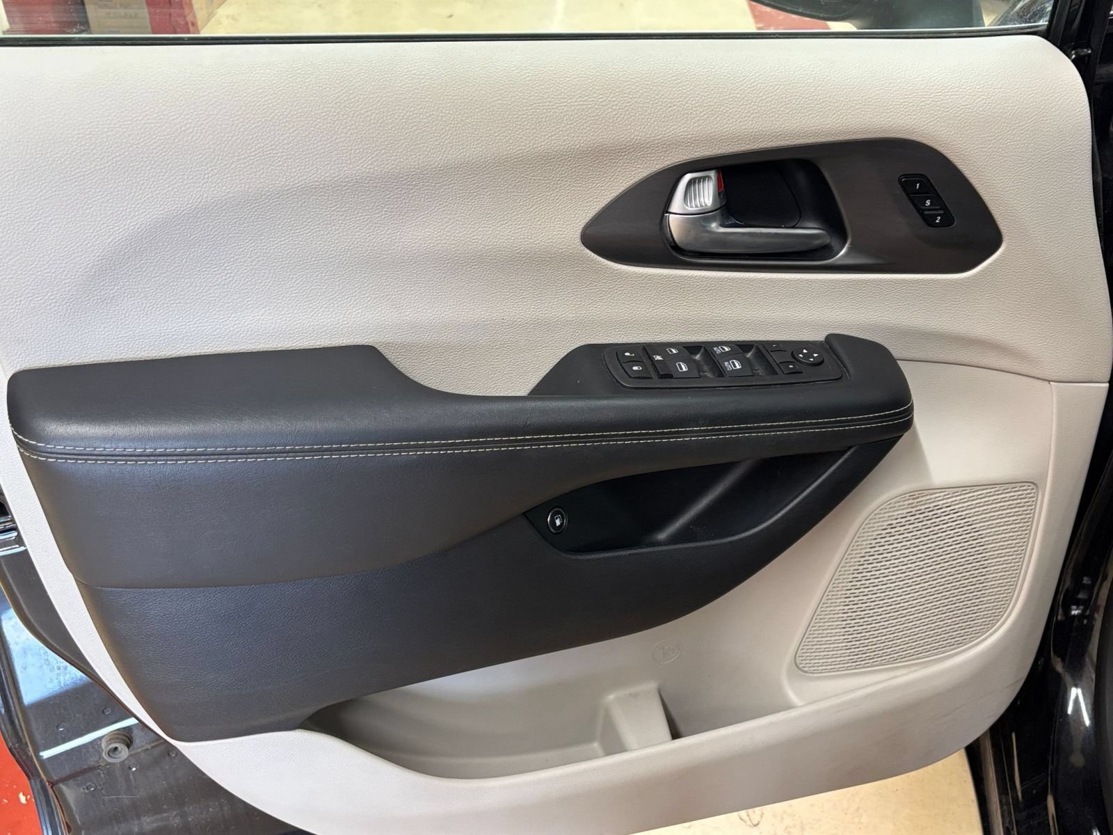 Thumbnail: 2023 Chrysler Pacifica - 18