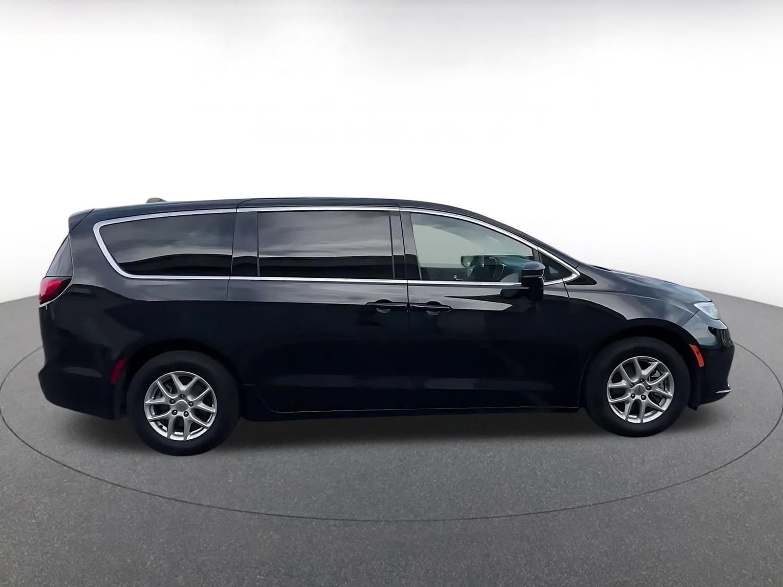 Thumbnail: 2025 Chrysler Pacifica - 15
