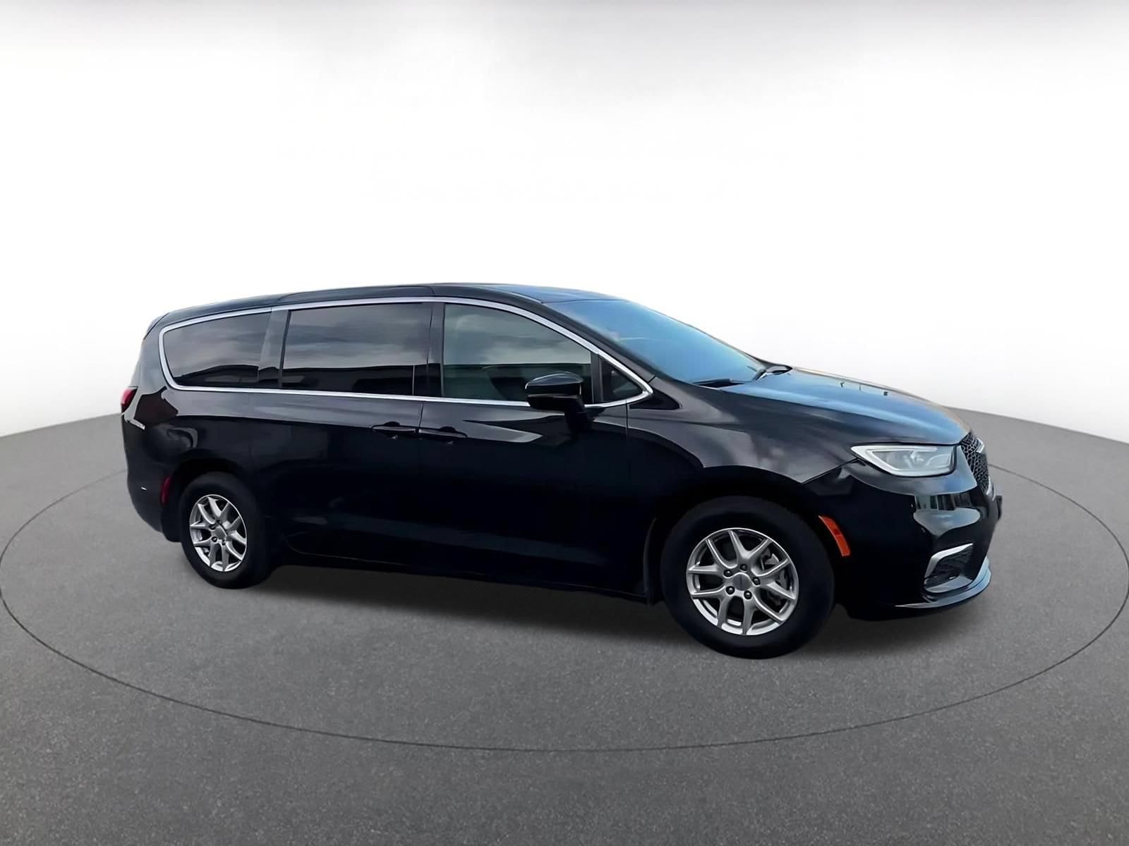 Thumbnail: 2025 Chrysler Pacifica - 2
