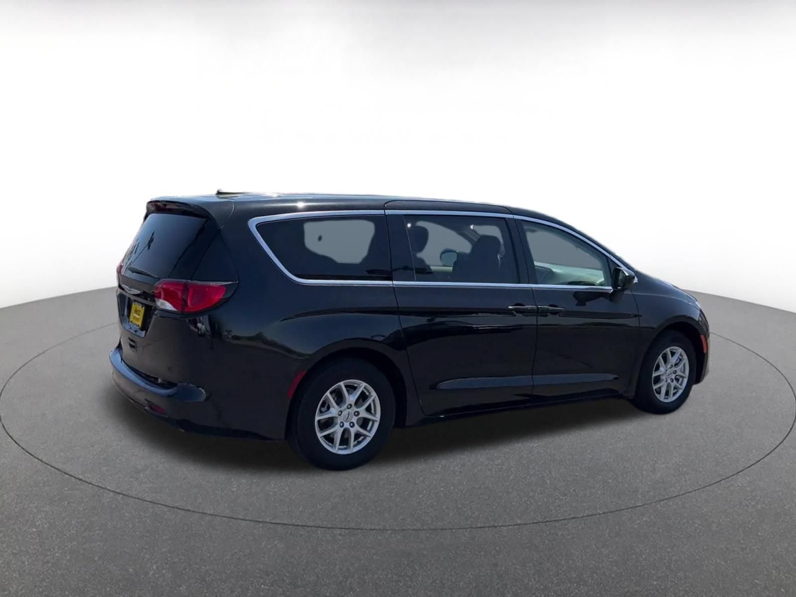 Thumbnail: 2024 Chrysler Voyager - 14