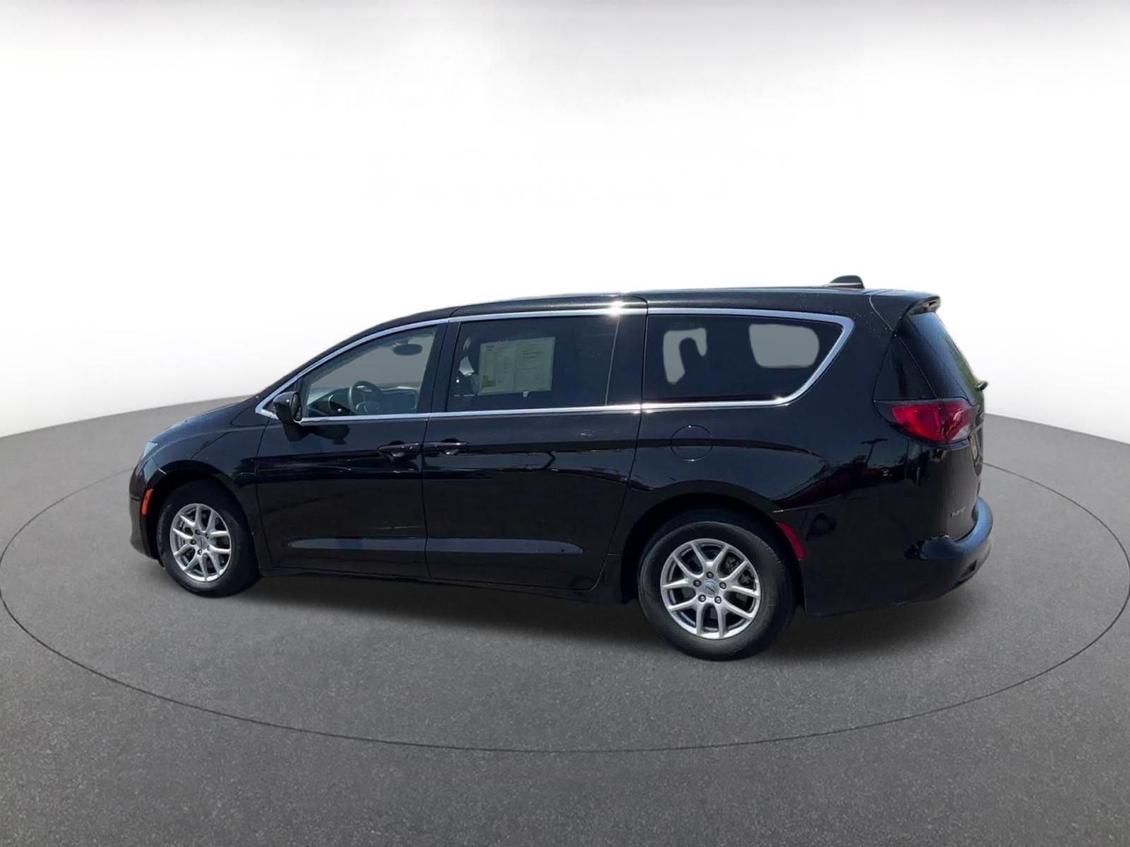 Thumbnail: 2024 Chrysler Voyager - 9