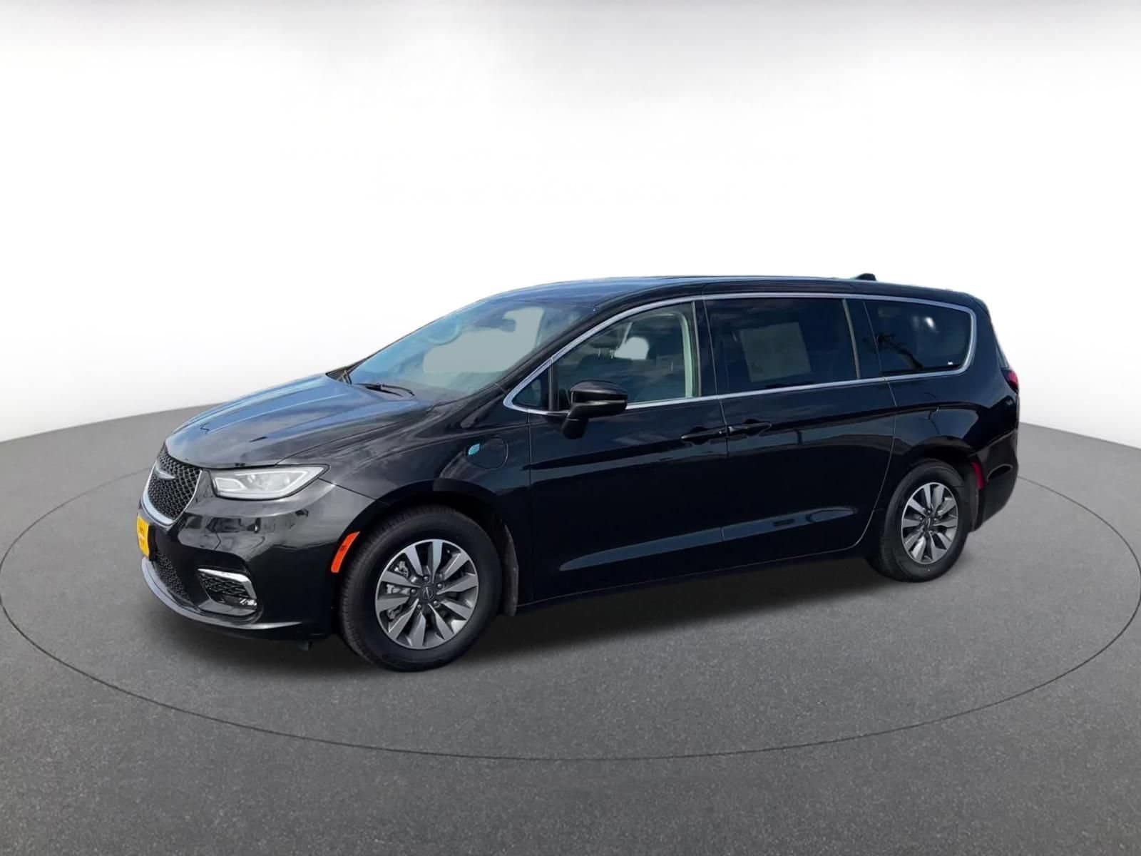 Thumbnail: 2023 Chrysler Pacifica - 7