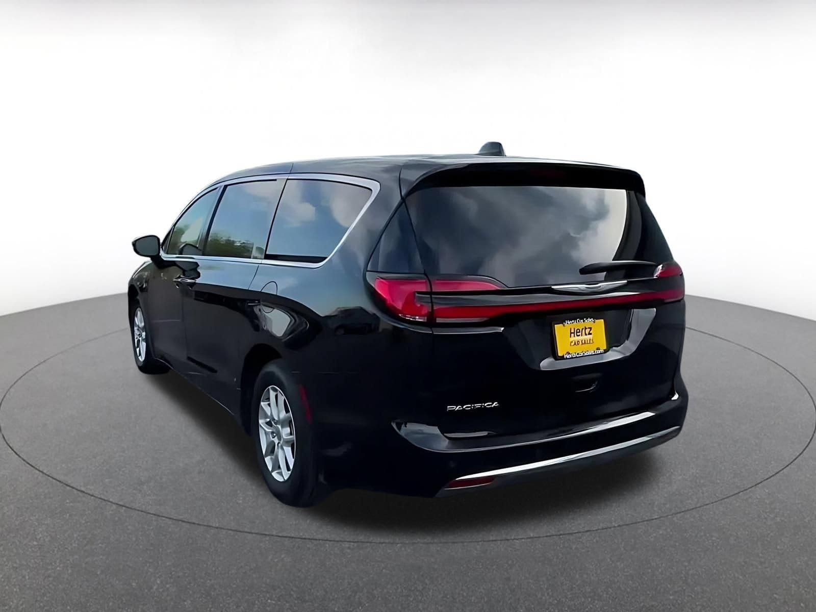 Thumbnail: 2025 Chrysler Pacifica - 10