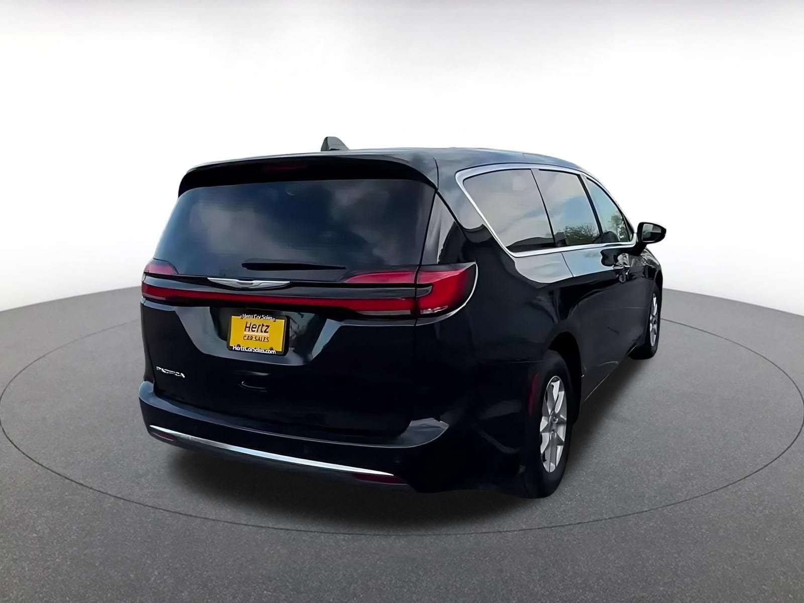 Thumbnail: 2025 Chrysler Pacifica - 13
