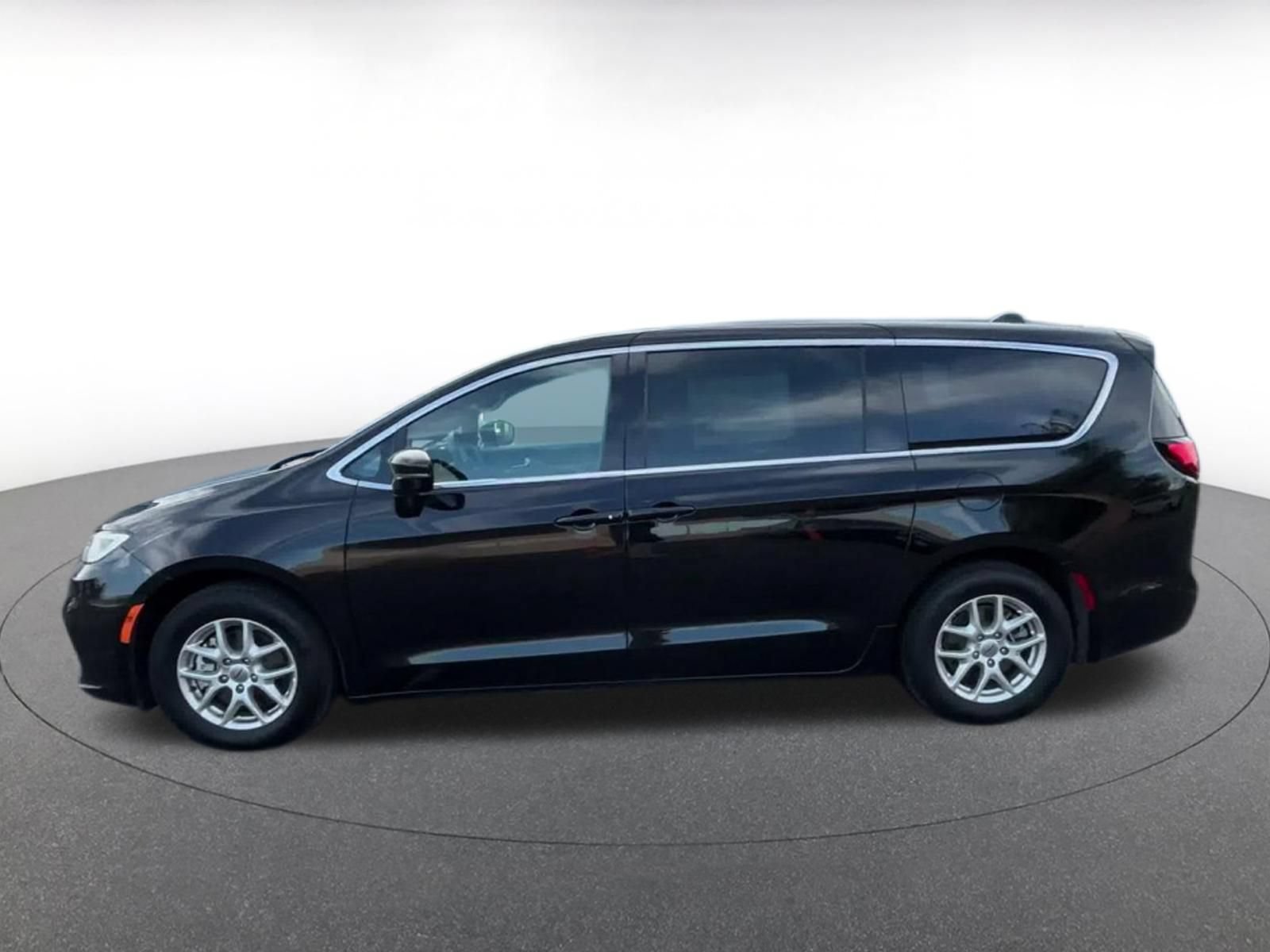 Thumbnail: 2025 Chrysler Pacifica - 8