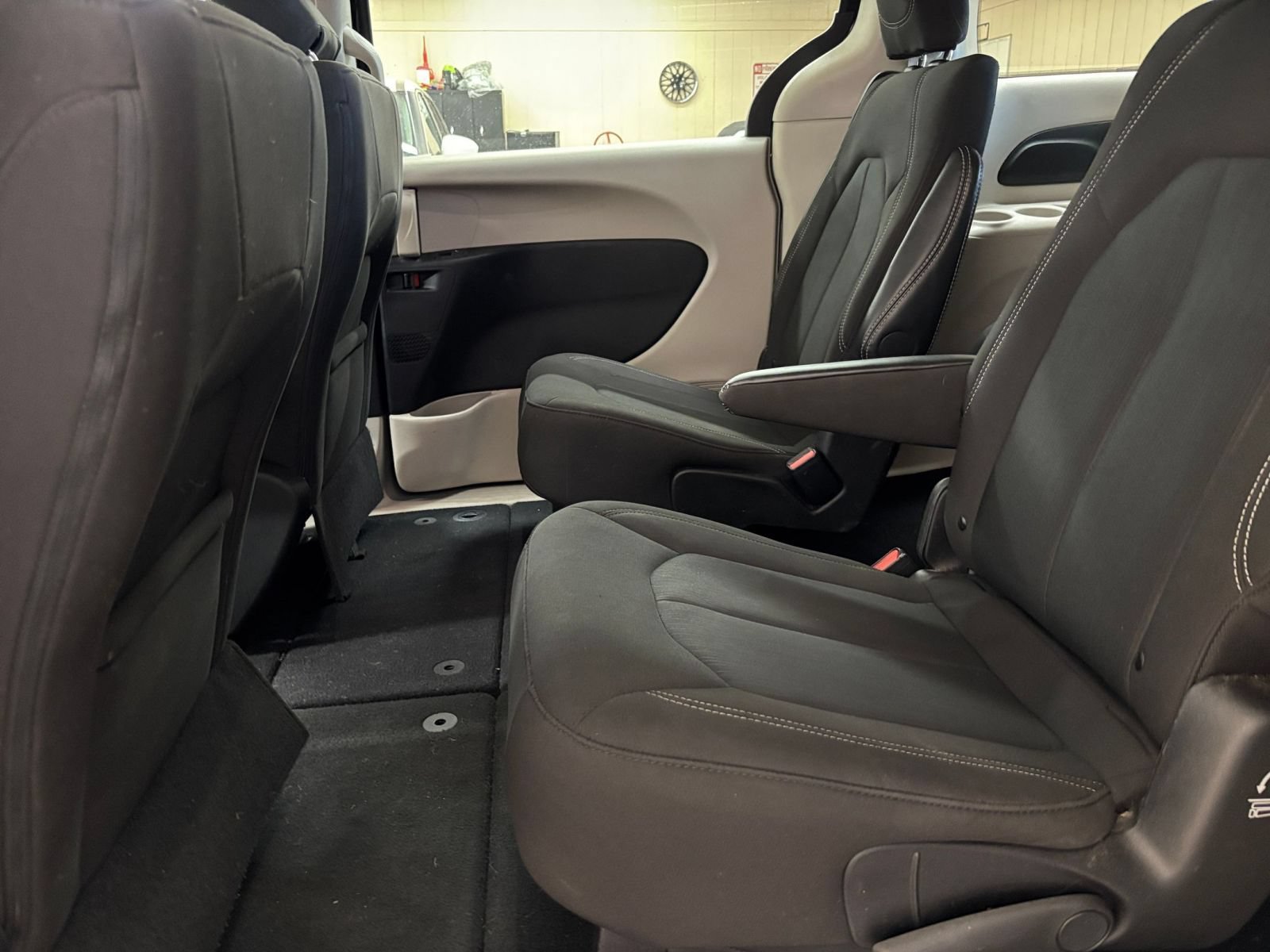 Thumbnail: 2024 Chrysler Voyager - 27