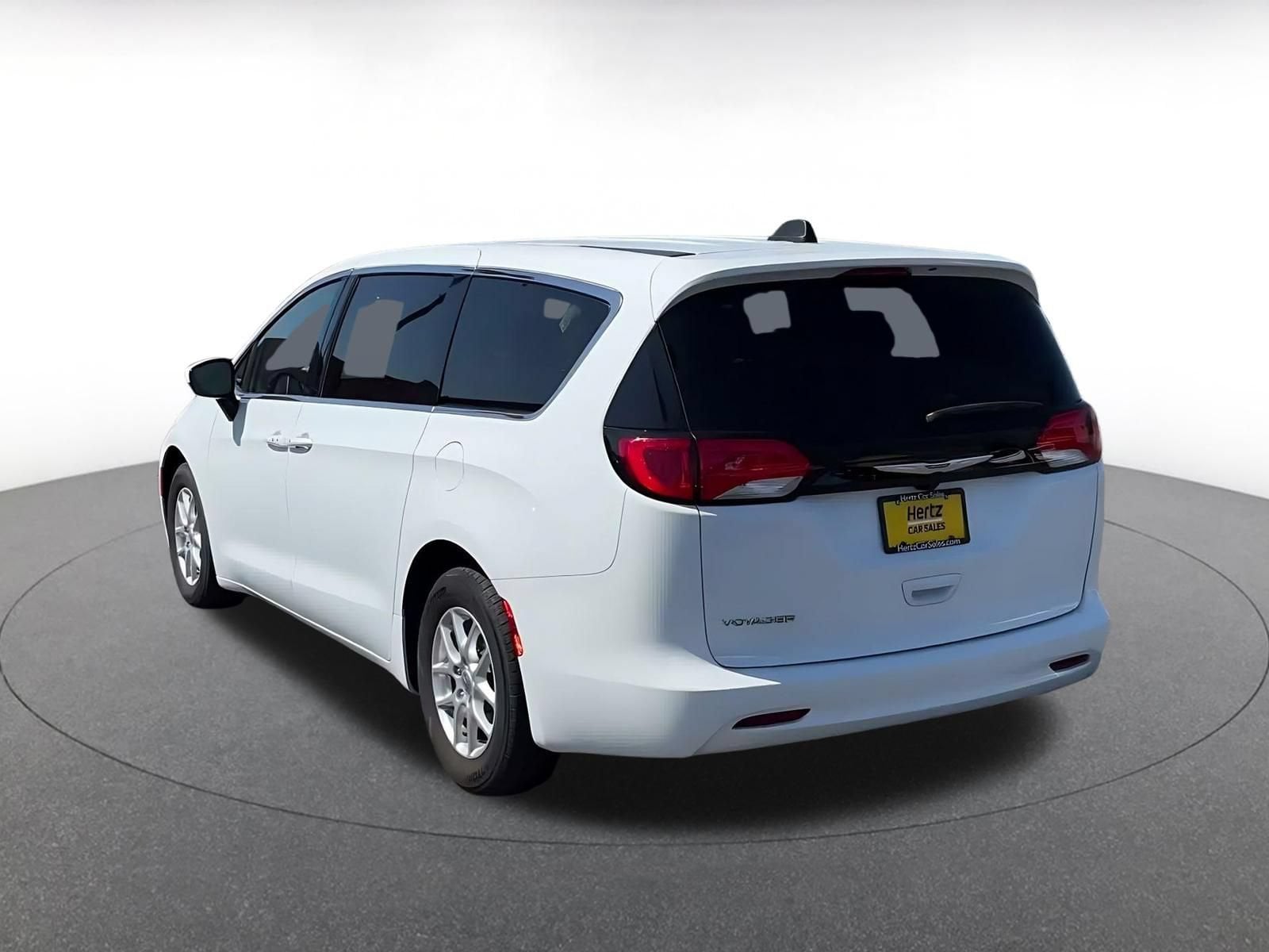 Thumbnail: 2023 Chrysler Voyager - 10