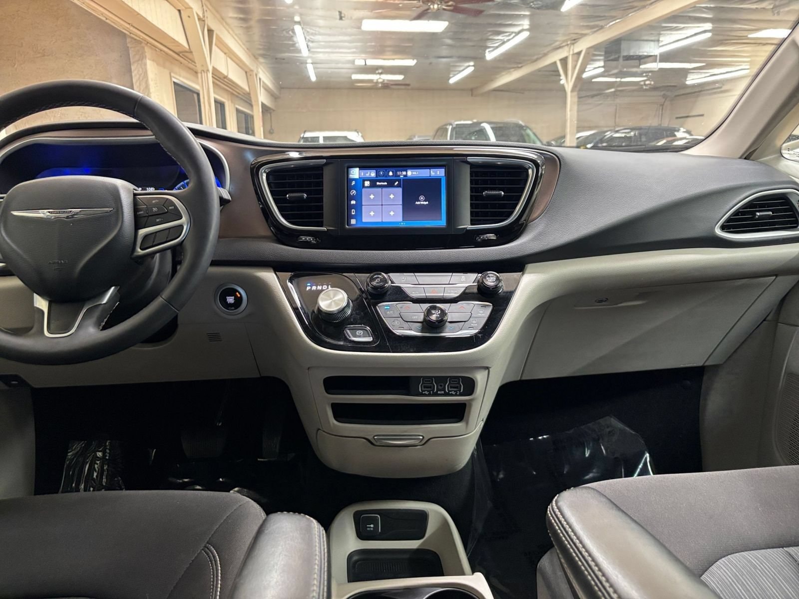 Thumbnail: 2024 Chrysler Voyager - 35