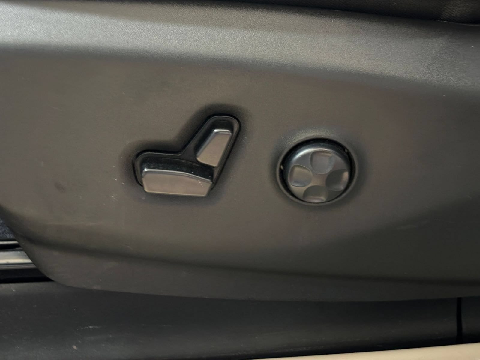 Thumbnail: 2024 Chrysler Voyager - 21