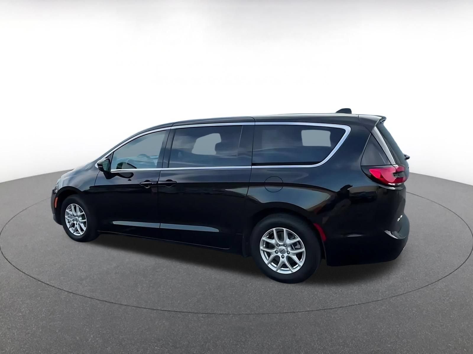 Thumbnail: 2025 Chrysler Pacifica - 9