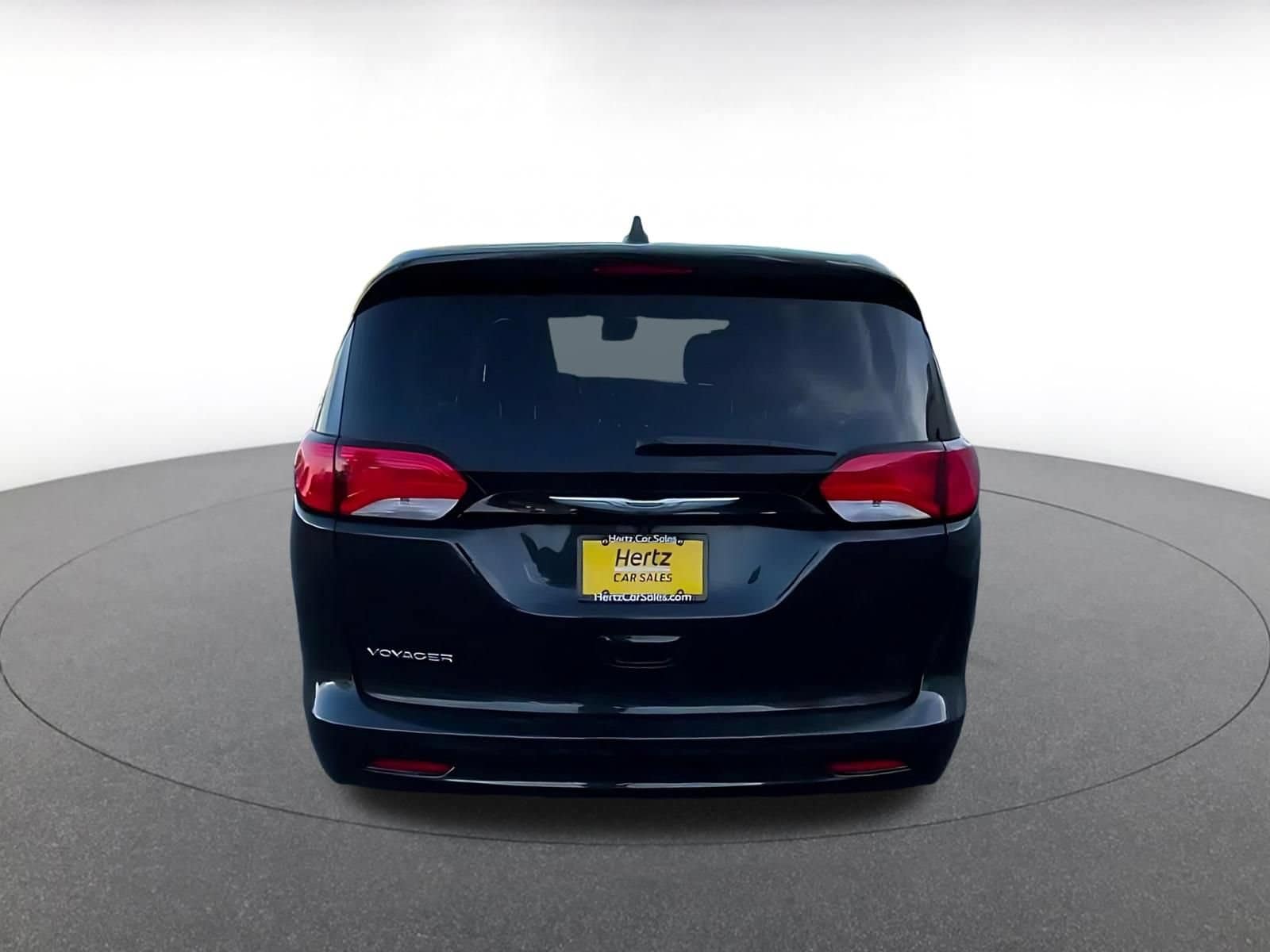 Thumbnail: 2023 Chrysler Voyager - 12