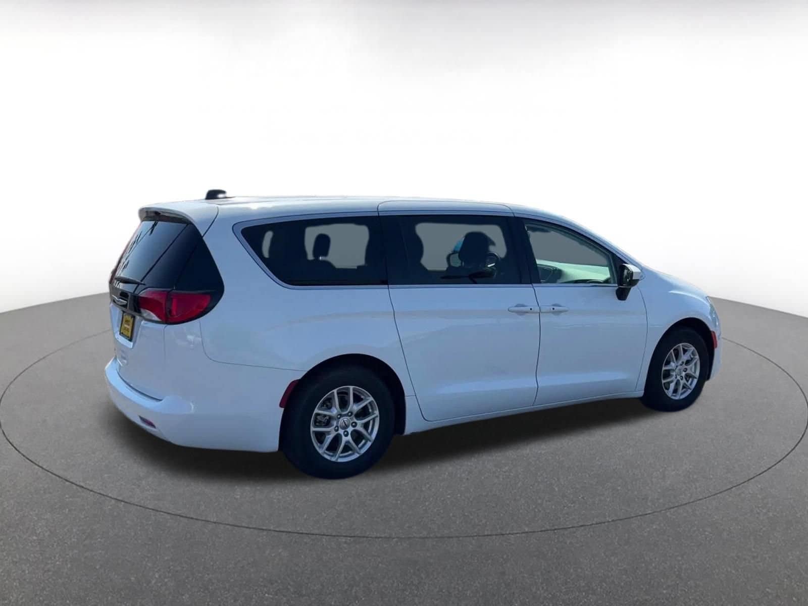 Thumbnail: 2023 Chrysler Voyager - 14