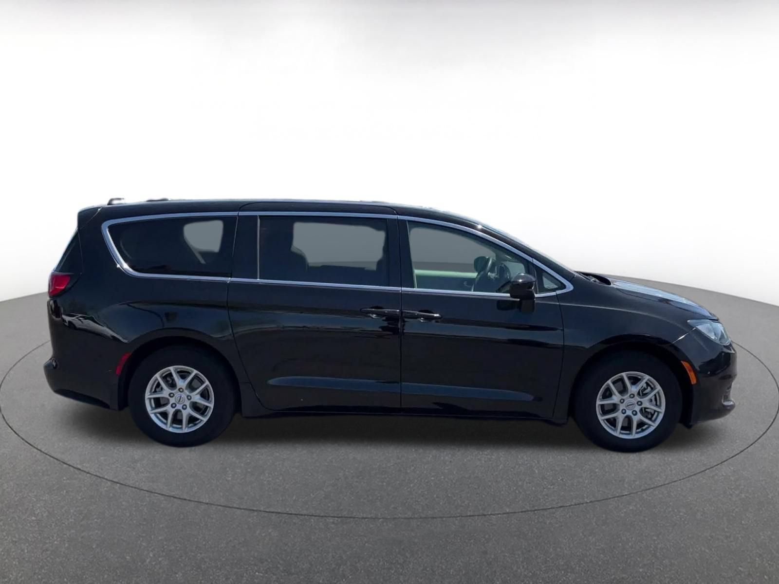 Thumbnail: 2024 Chrysler Voyager - 15