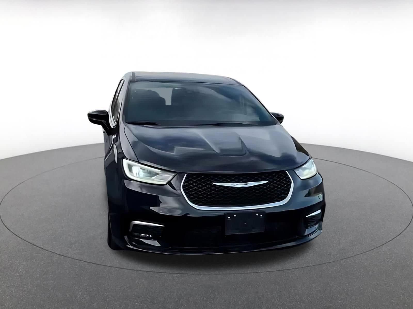 Thumbnail: 2025 Chrysler Pacifica - 3