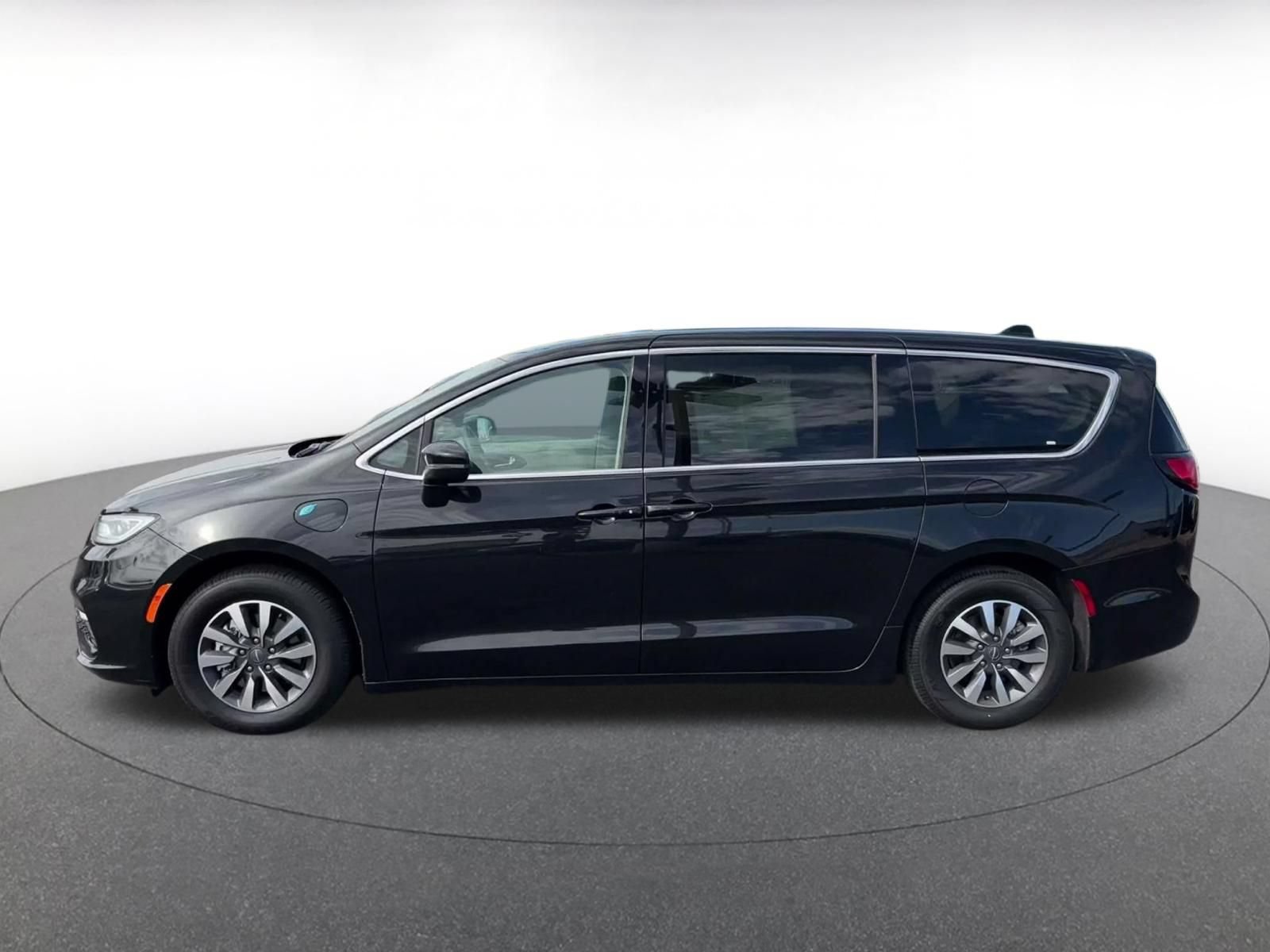 Thumbnail: 2023 Chrysler Pacifica - 8
