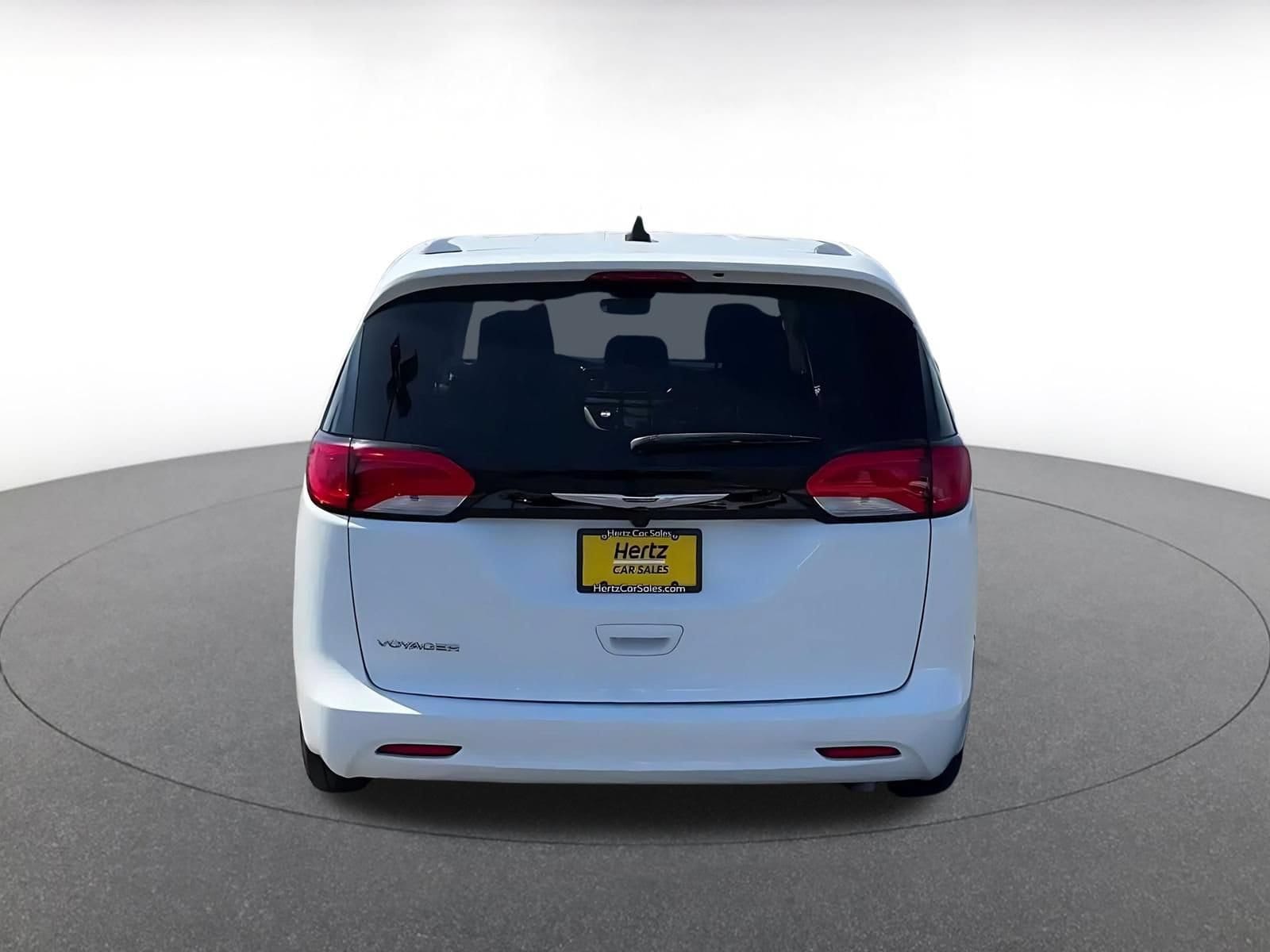 Thumbnail: 2023 Chrysler Voyager - 12