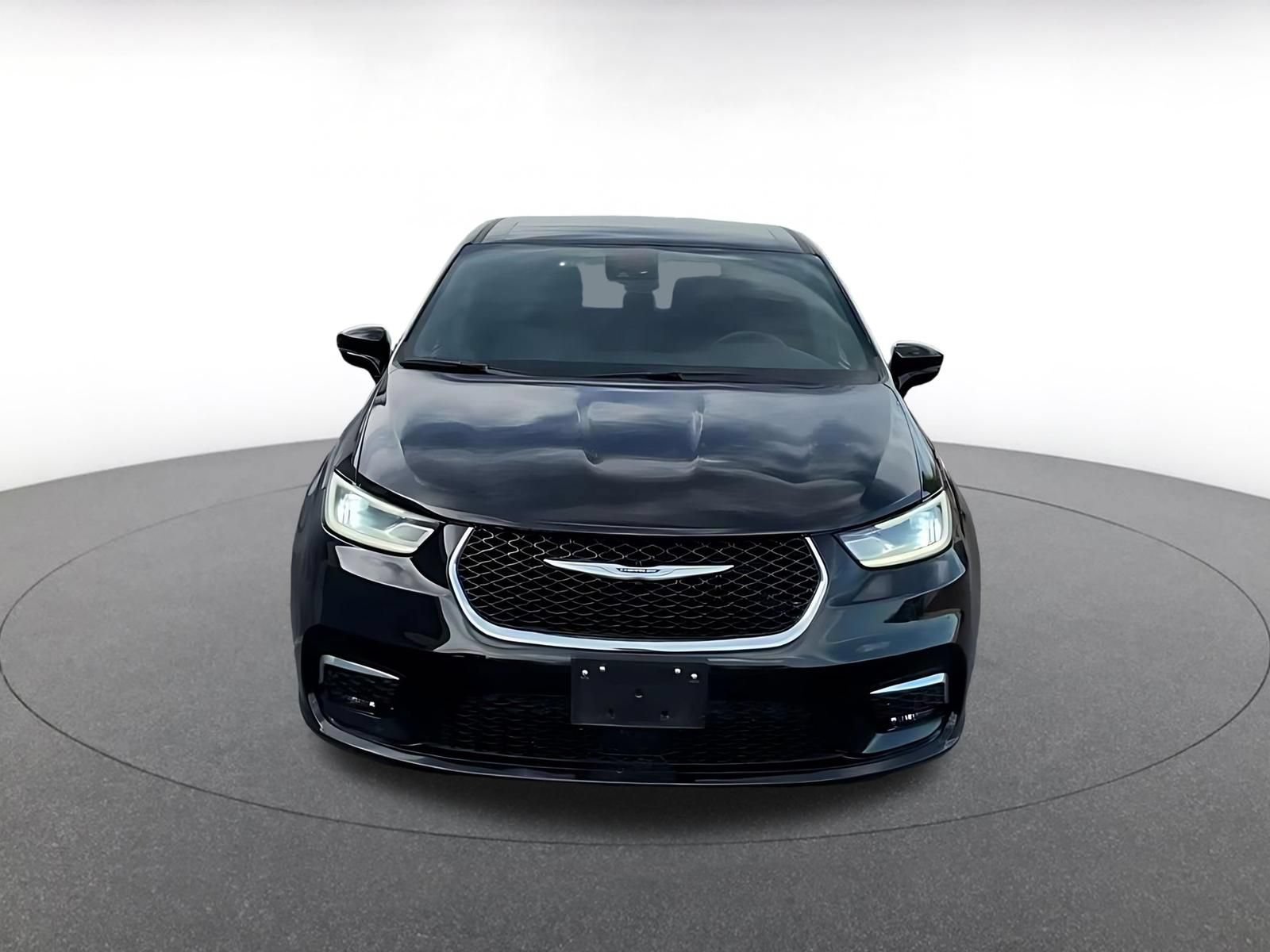 Thumbnail: 2025 Chrysler Pacifica - 4