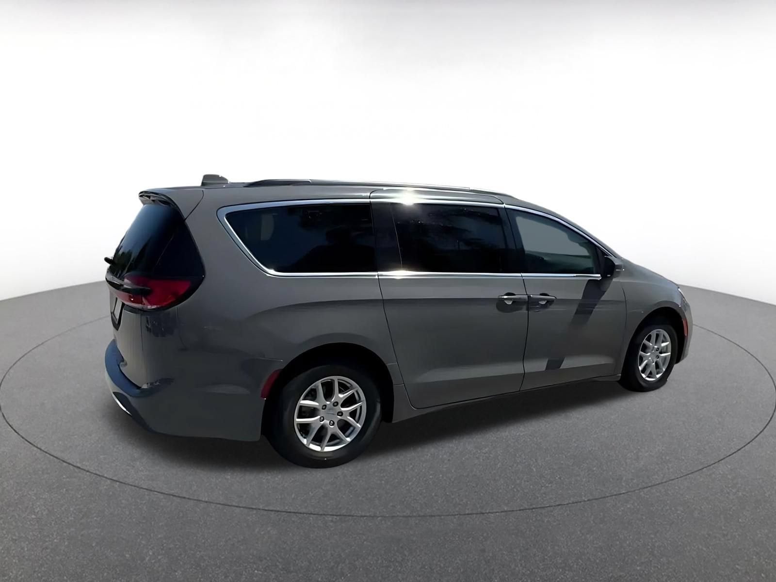 Thumbnail: 2022 Chrysler Pacifica - 14