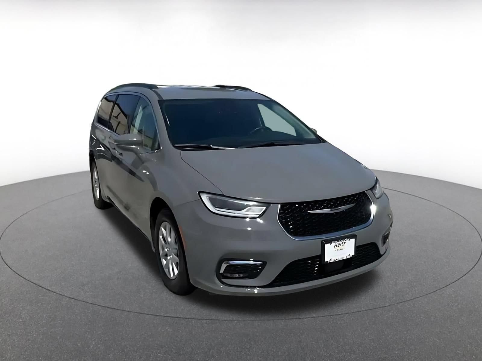 Thumbnail: 2022 Chrysler Pacifica - 3