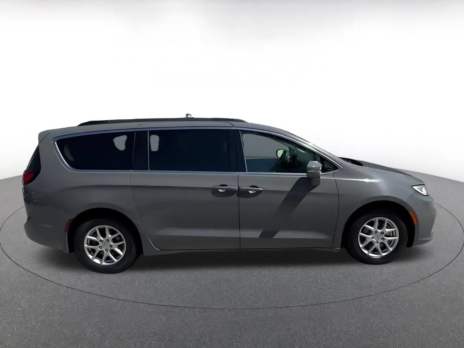 Thumbnail: 2022 Chrysler Pacifica - 15