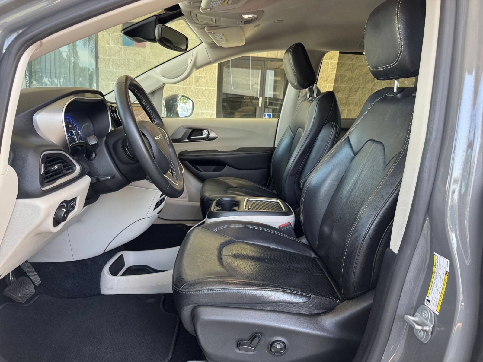 Thumbnail: 2022 Chrysler Pacifica - 28