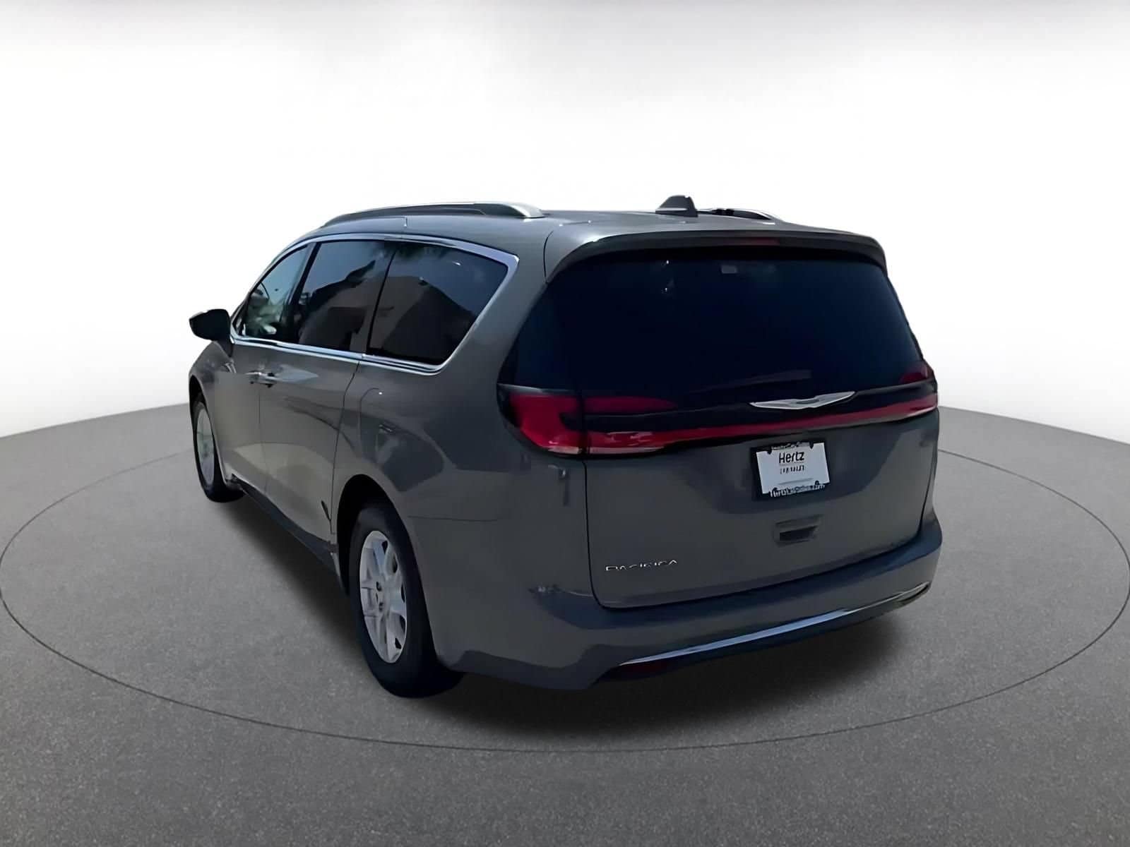 Thumbnail: 2022 Chrysler Pacifica - 10
