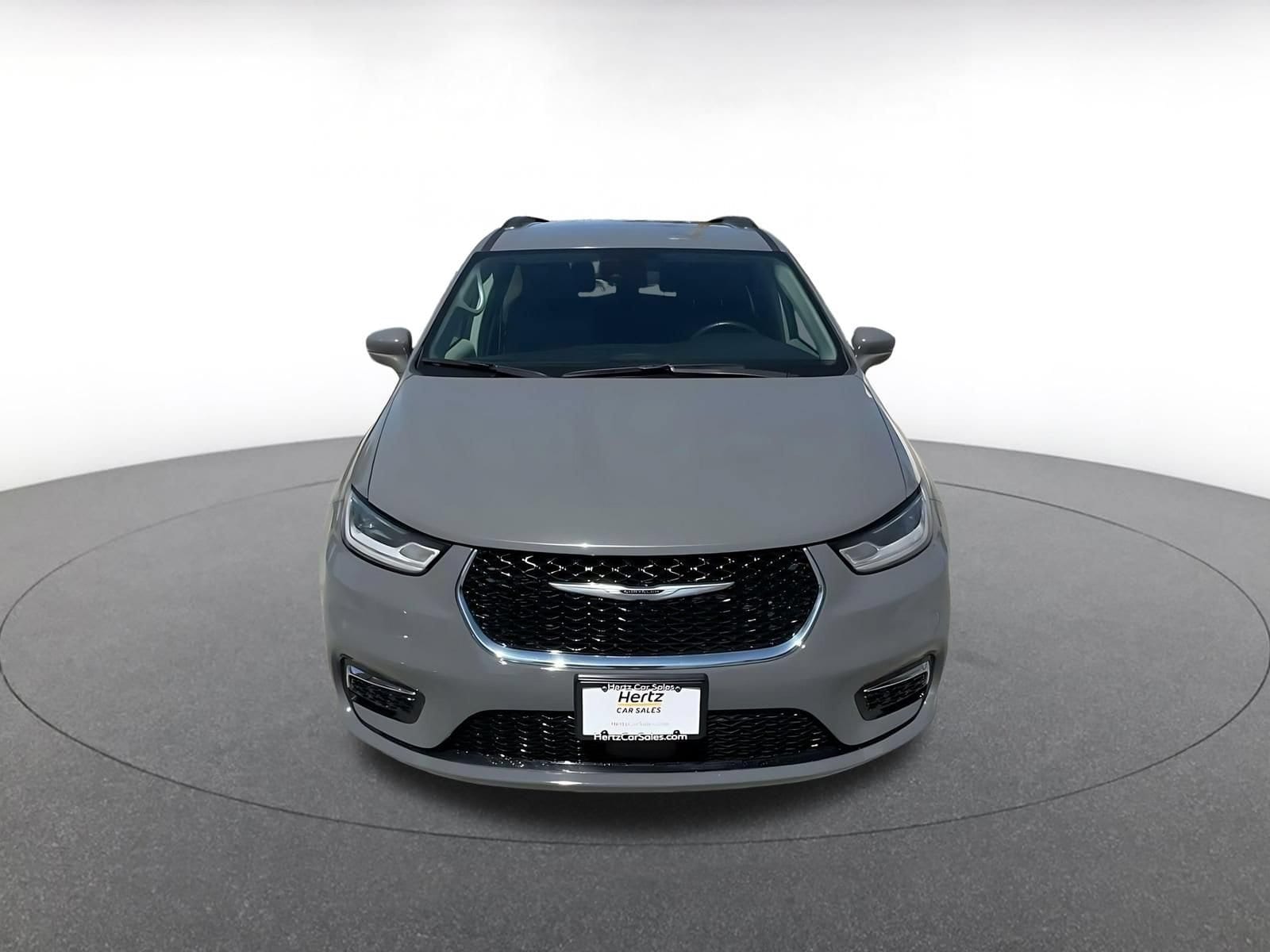 Thumbnail: 2022 Chrysler Pacifica - 4