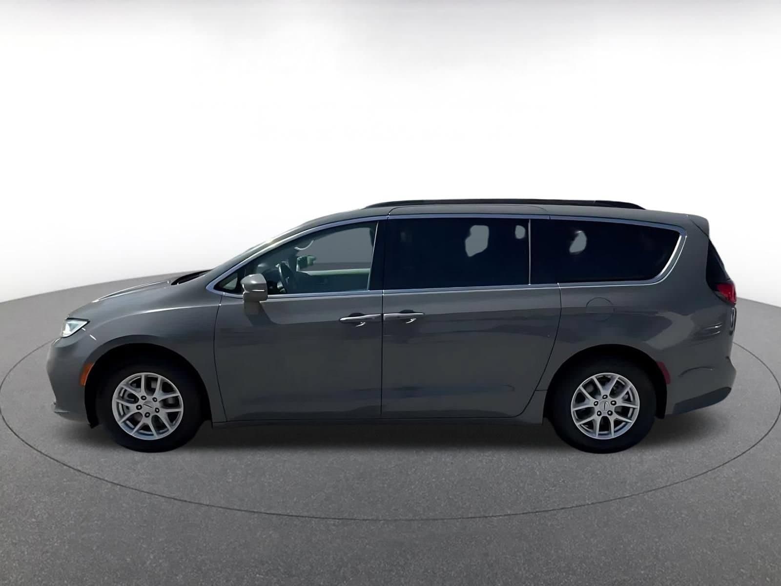 Thumbnail: 2022 Chrysler Pacifica - 8