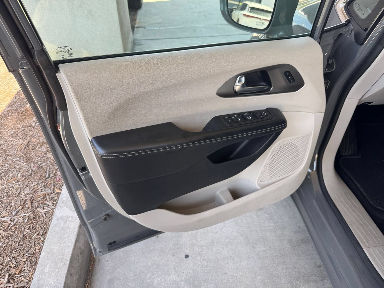 Thumbnail: 2022 Chrysler Pacifica - 18
