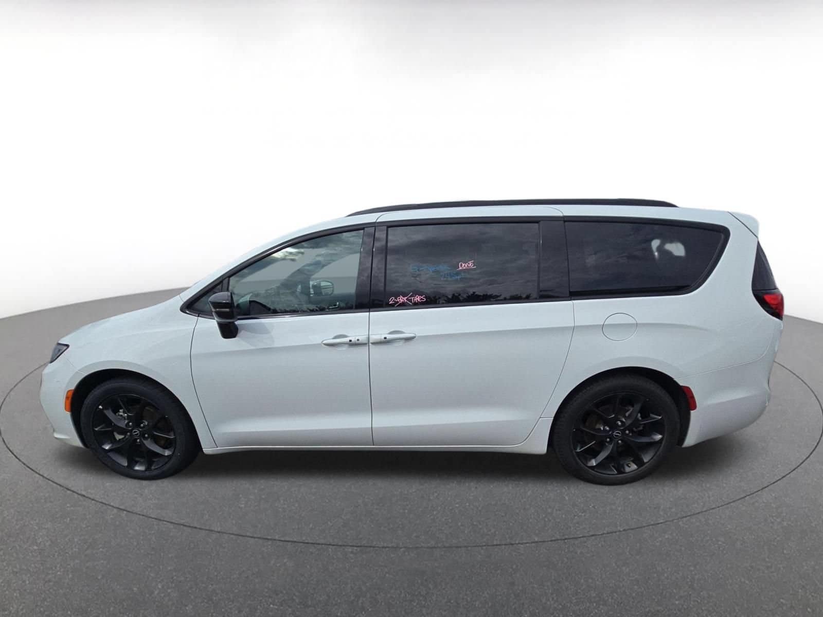 Thumbnail: 2025 Chrysler Pacifica - 2