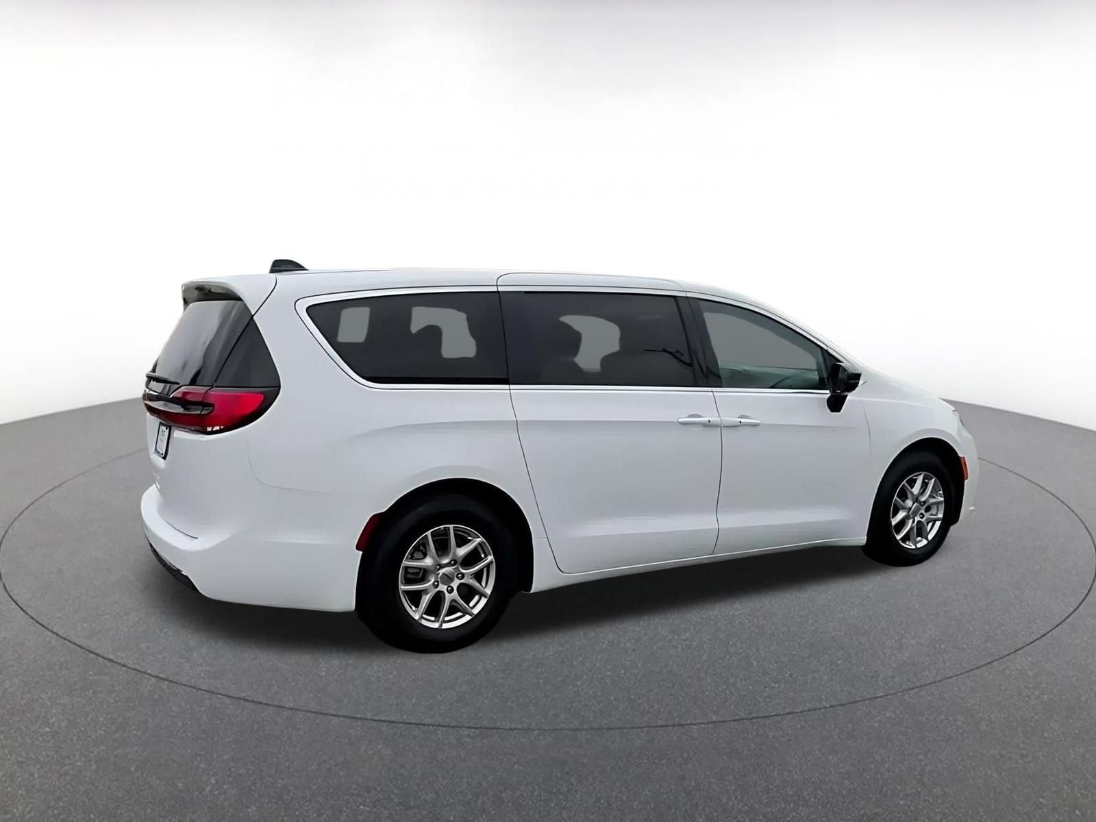 Thumbnail: 2025 Chrysler Pacifica - 14
