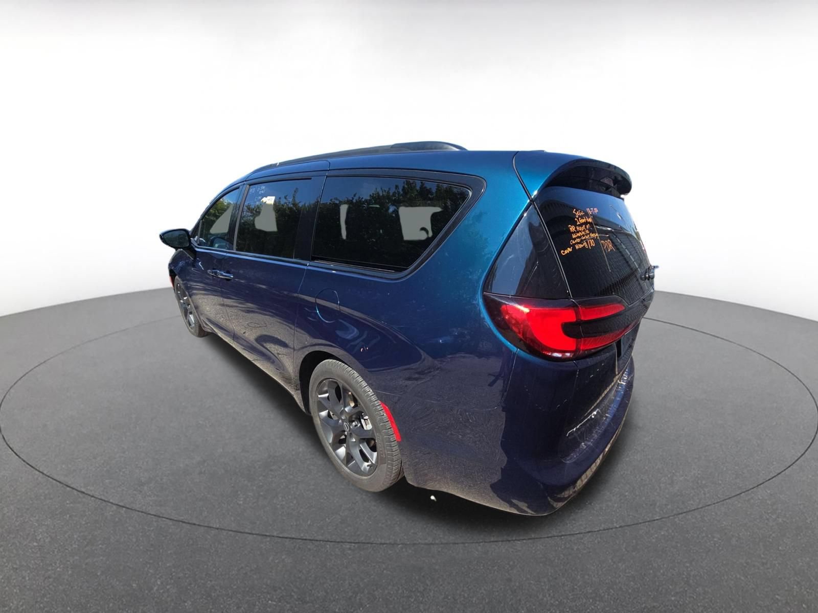 Thumbnail: 2025 Chrysler Pacifica - 3
