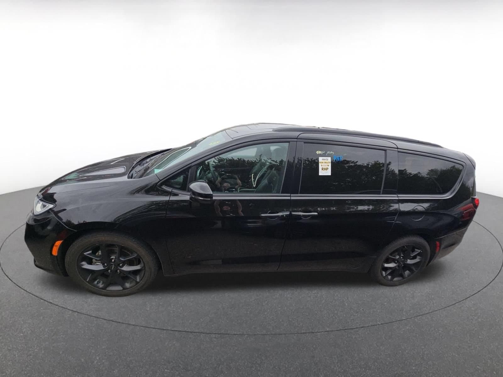 Thumbnail: 2025 Chrysler Pacifica - 3