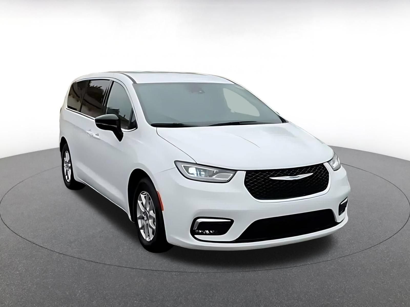 Thumbnail: 2025 Chrysler Pacifica - 3